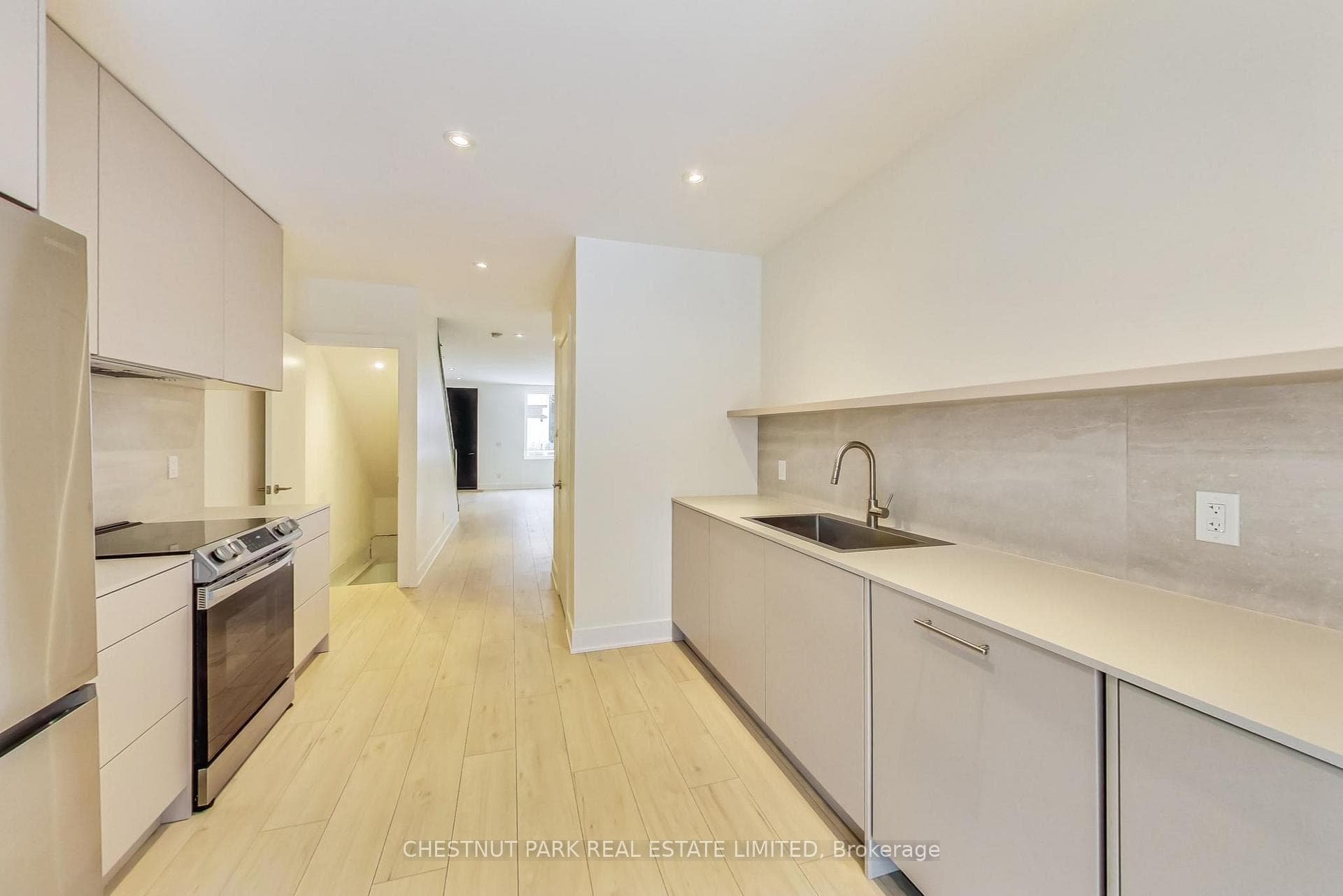 220 Albany Avenue photo 11