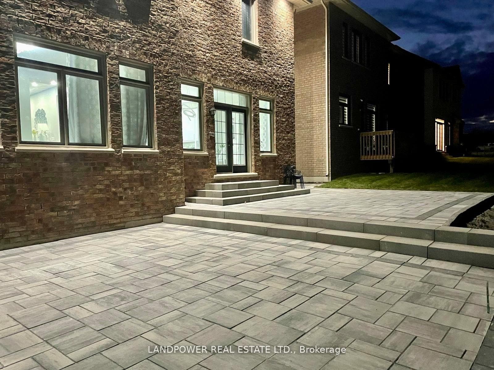 20 Tesla Crescent photo 41