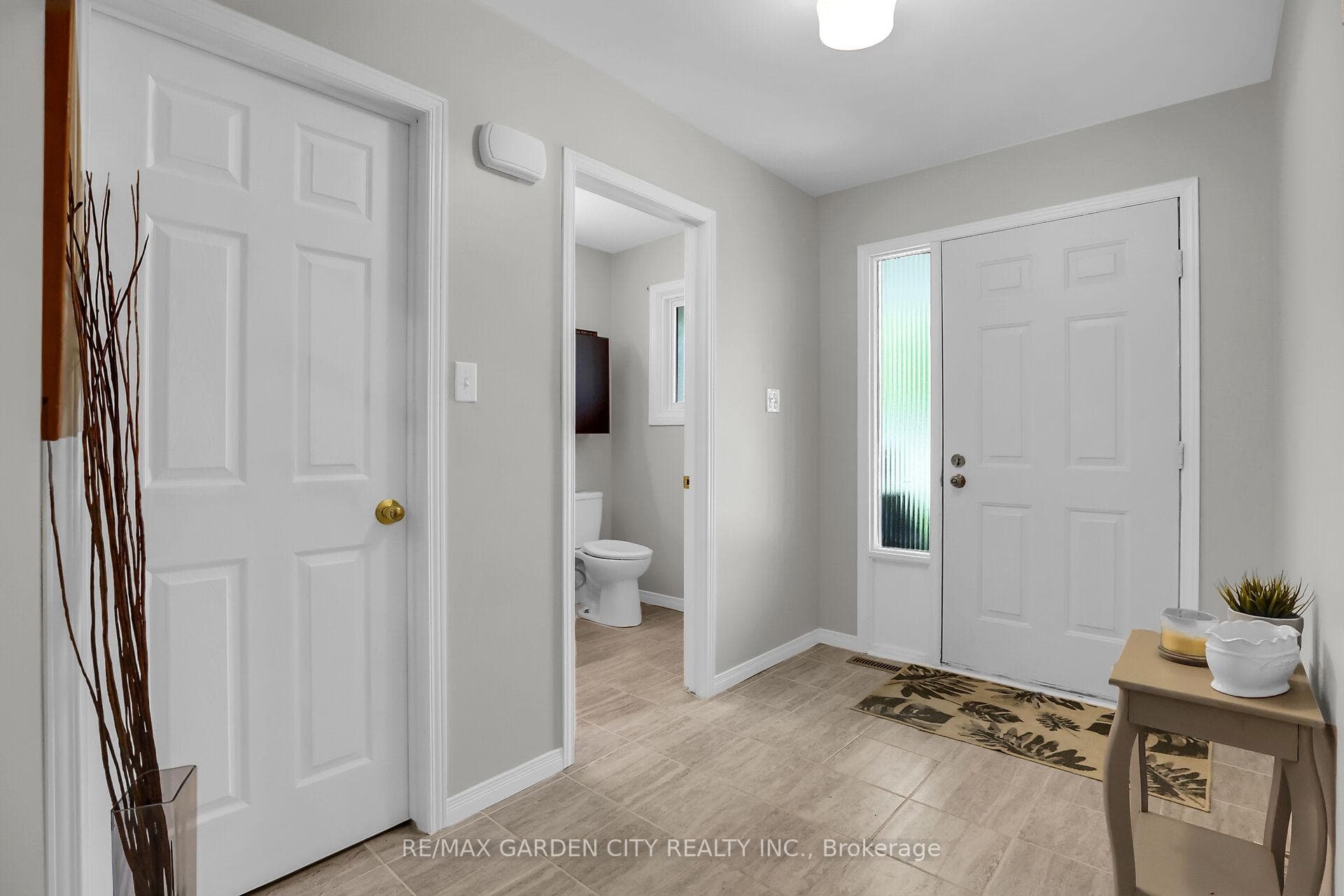 Entry way with powder room