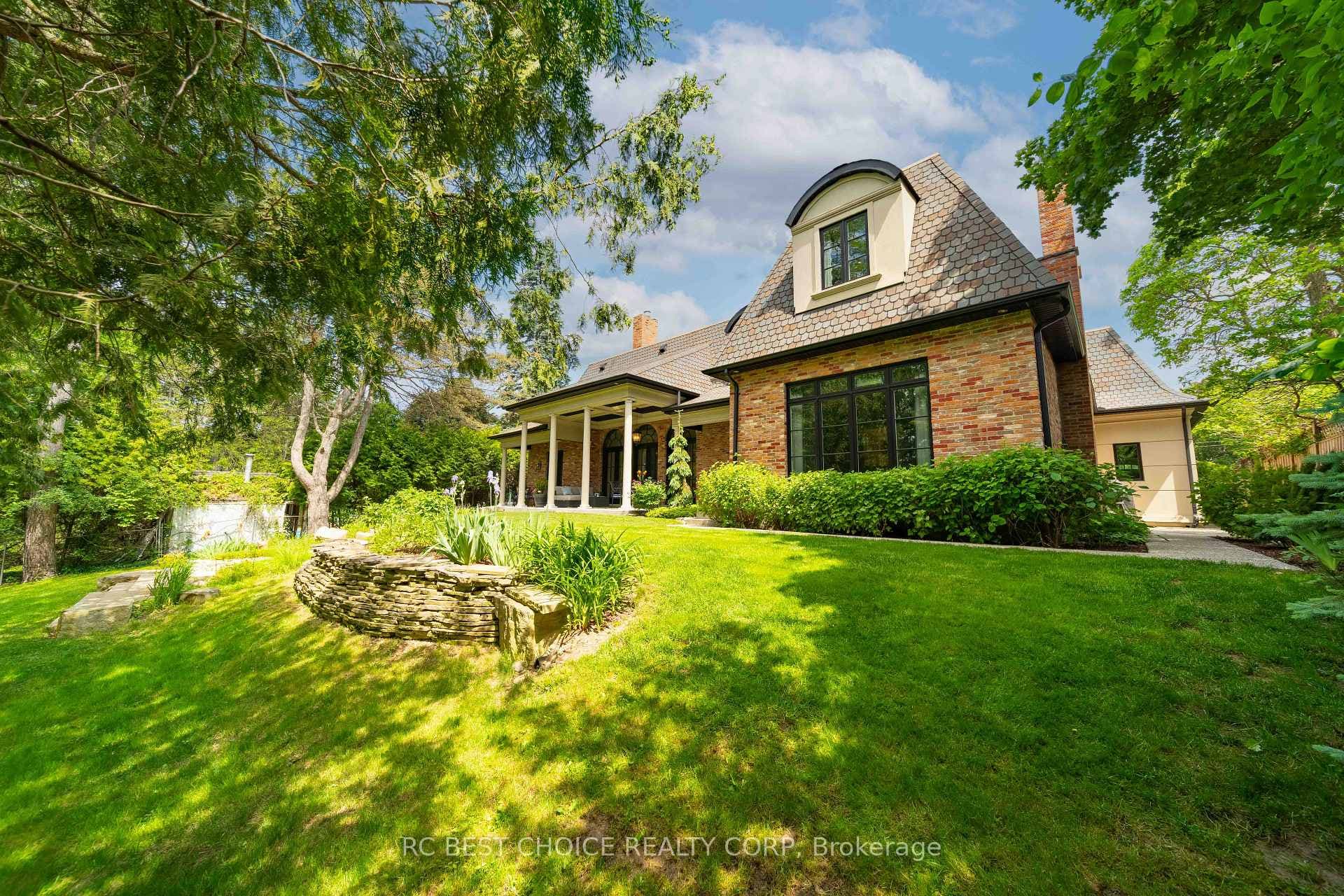1577 Gloucester Road photo 5