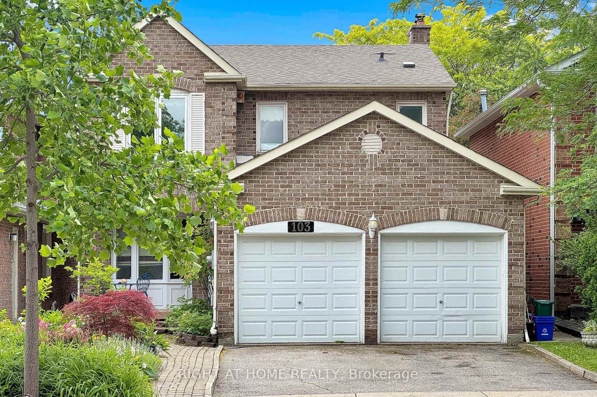 103 Heatherton Way photo 2