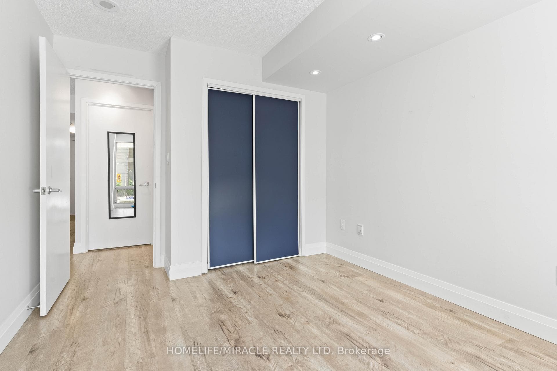 10 Navy Wharf Court Unit #207 photo 14
