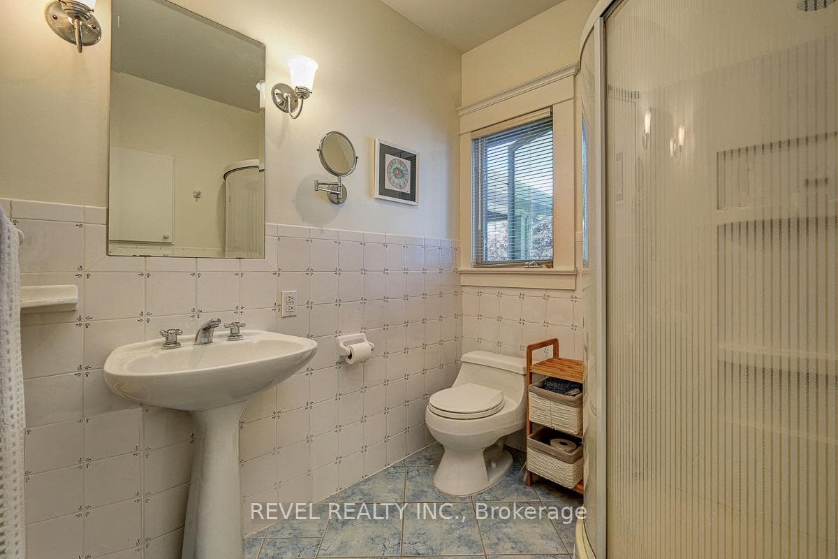320 CLEMOW Avenue photo 24