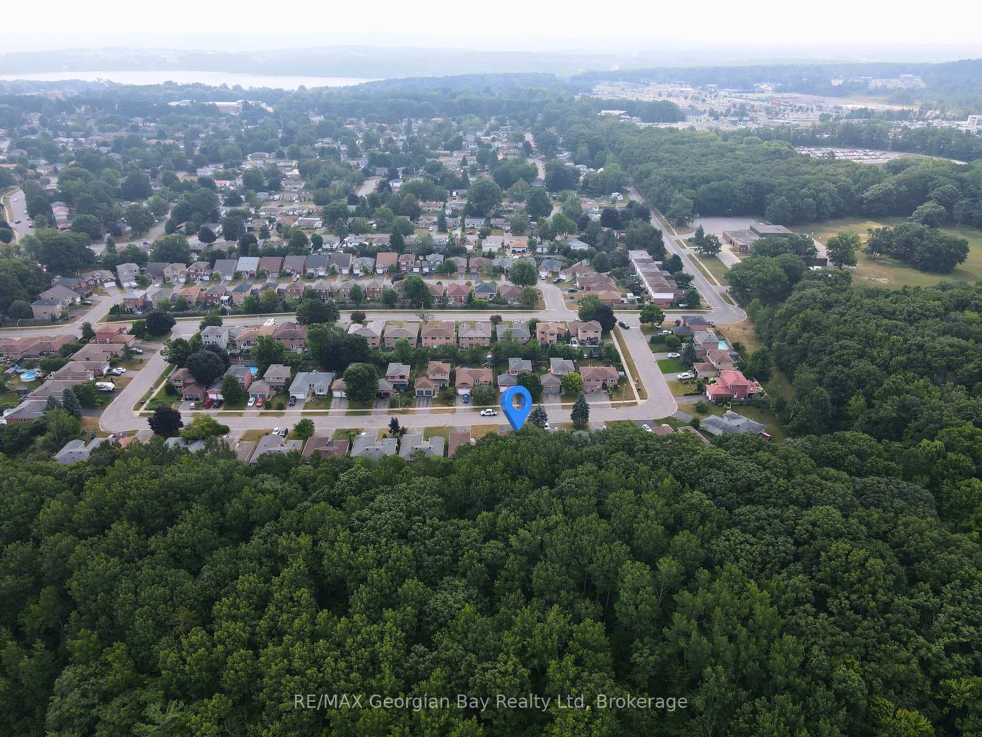 1057 Dina Crescent photo 44