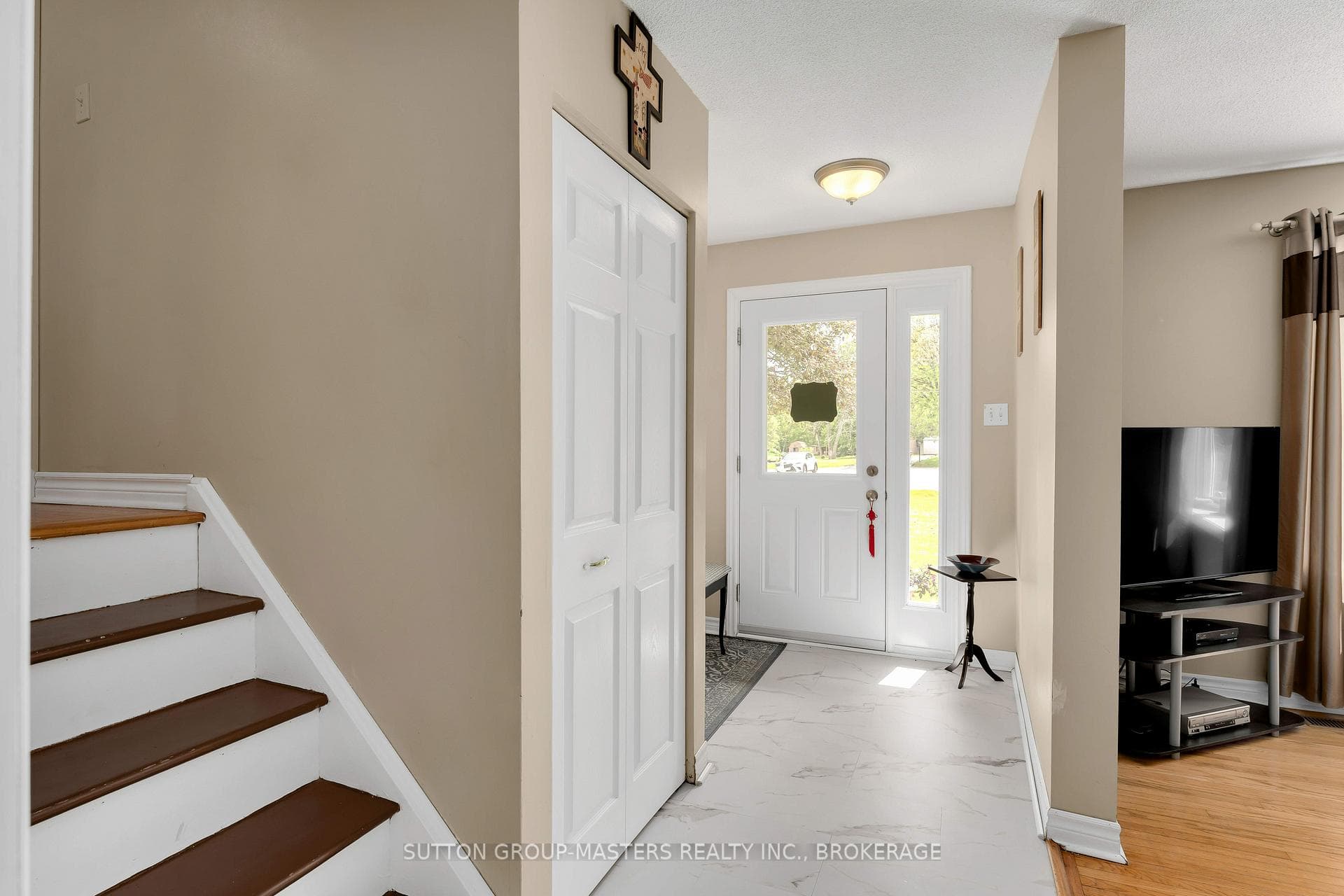 21 McDonald Crescent photo 5