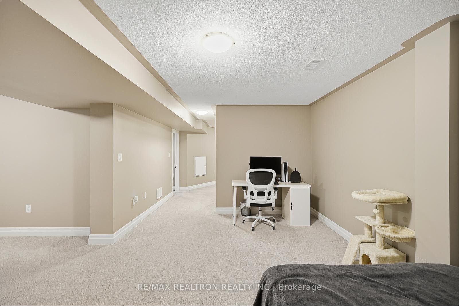 1493 Dunedin Crescent photo 44