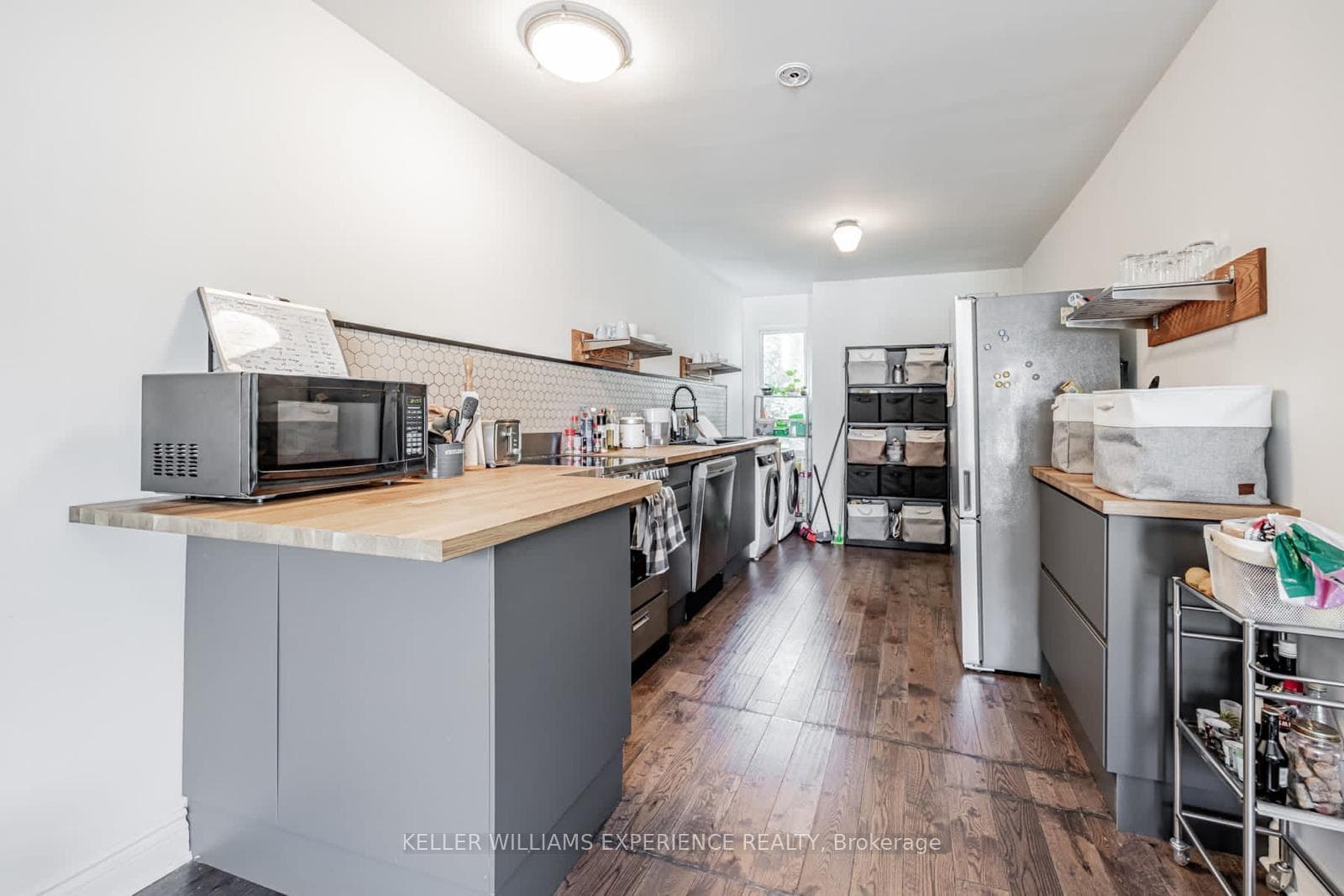 14 Coxwell Avenue photo 5