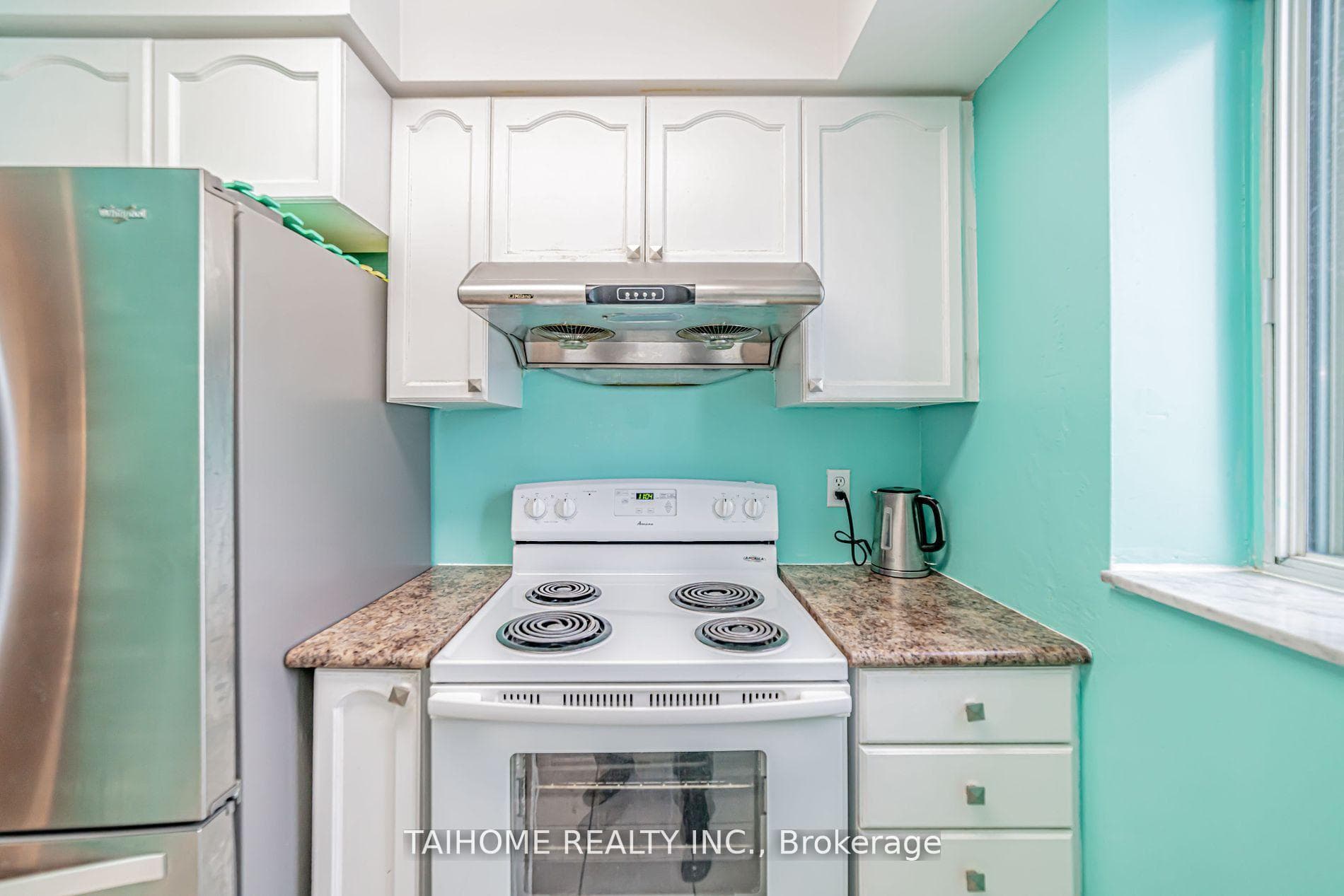 1 Pemberton Avenue Unit 702 photo 15