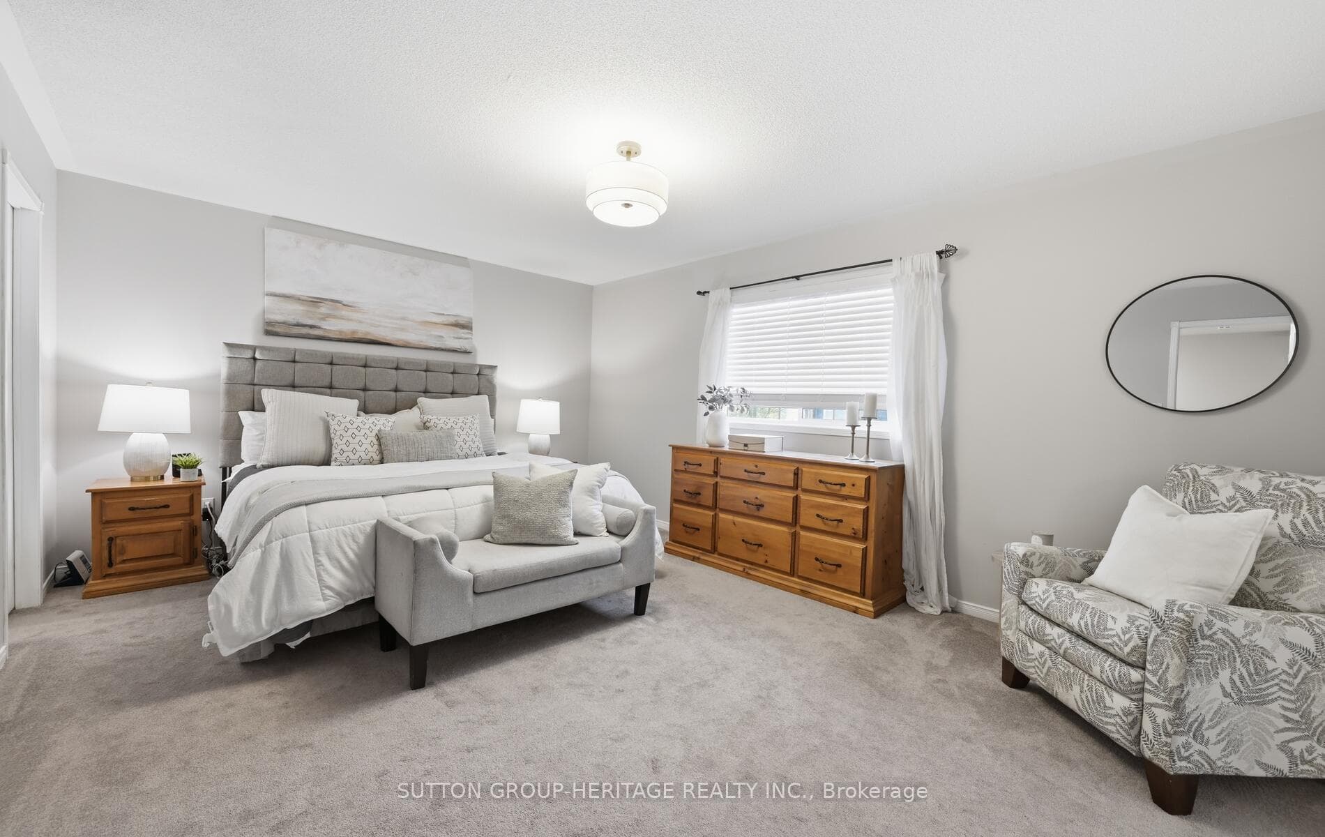 1423 Ashgrove Crescent photo 13