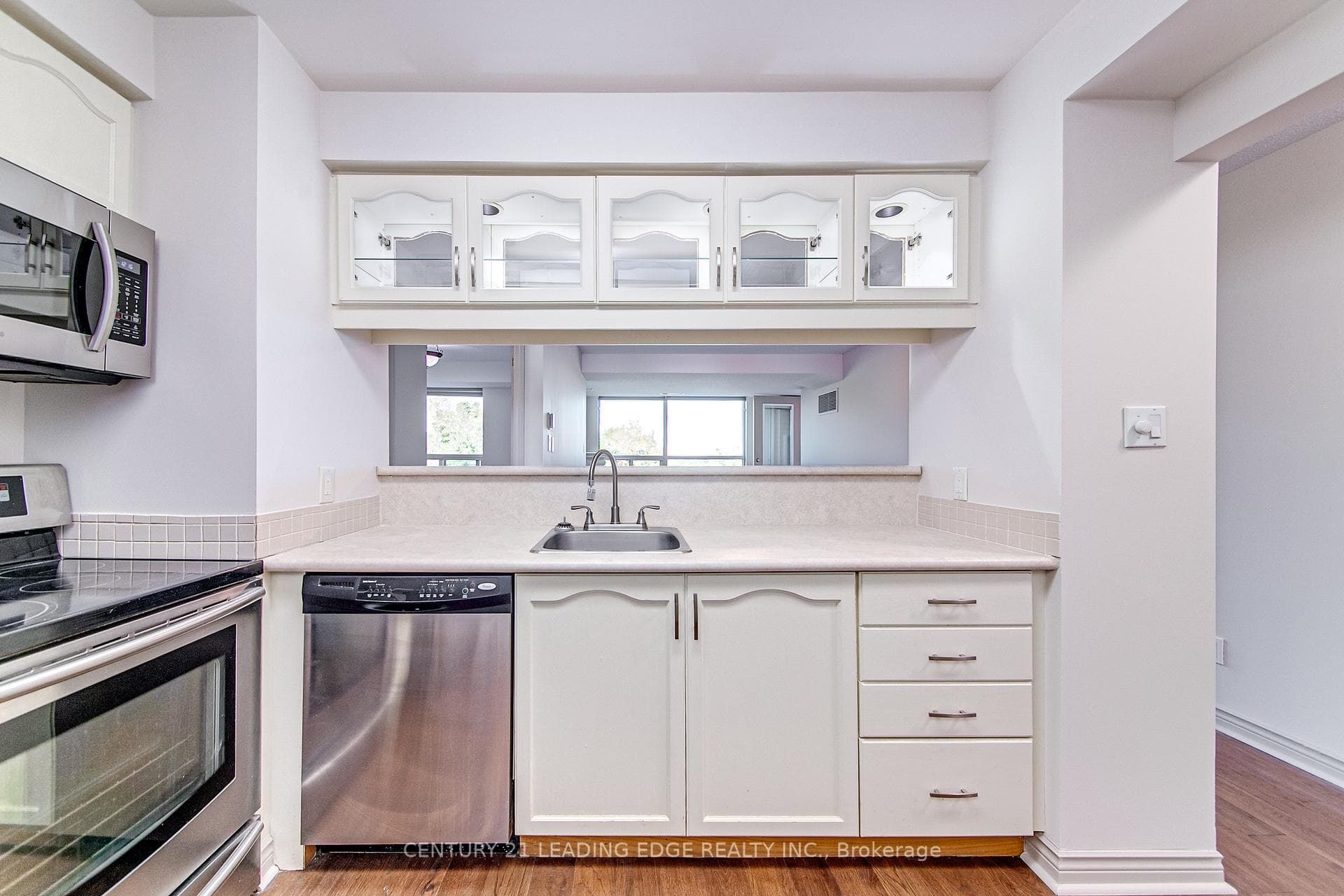 4 BRIAR HILL Heights Unit 405 photo 6