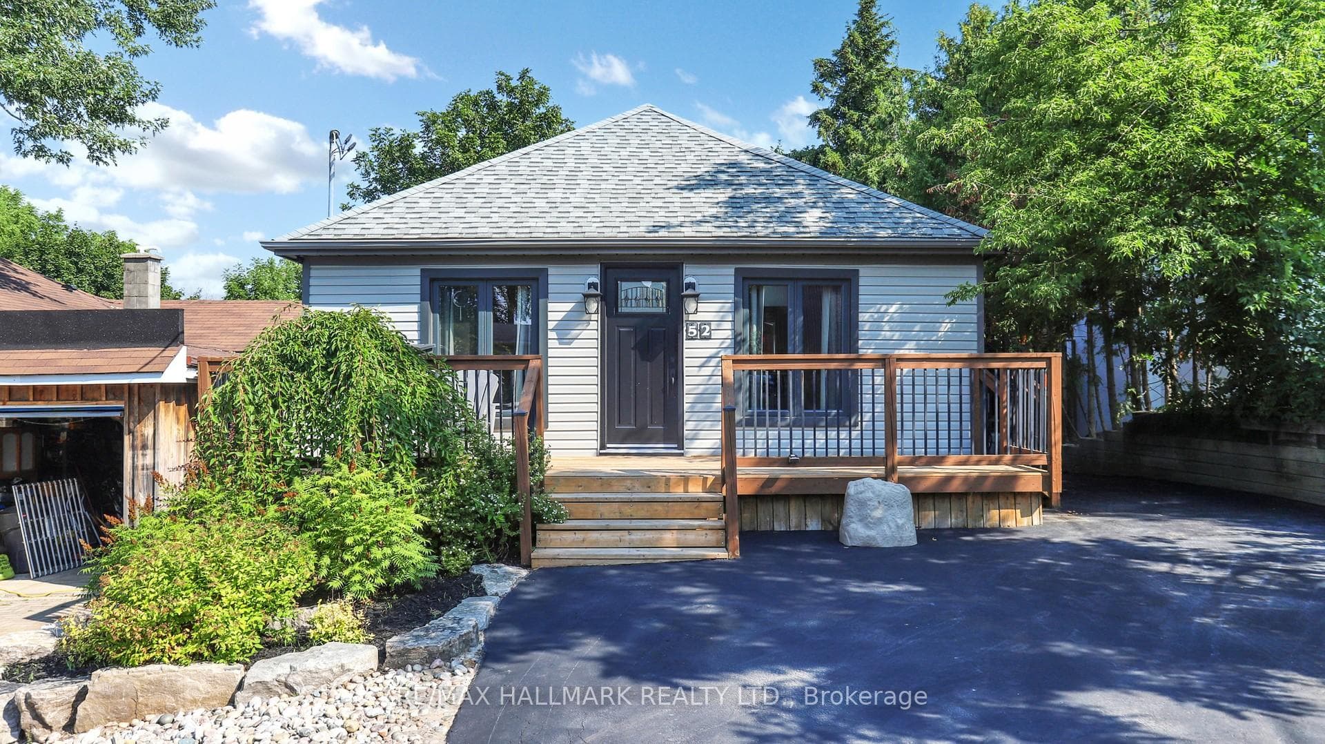 52 Windsor Drive photo 1