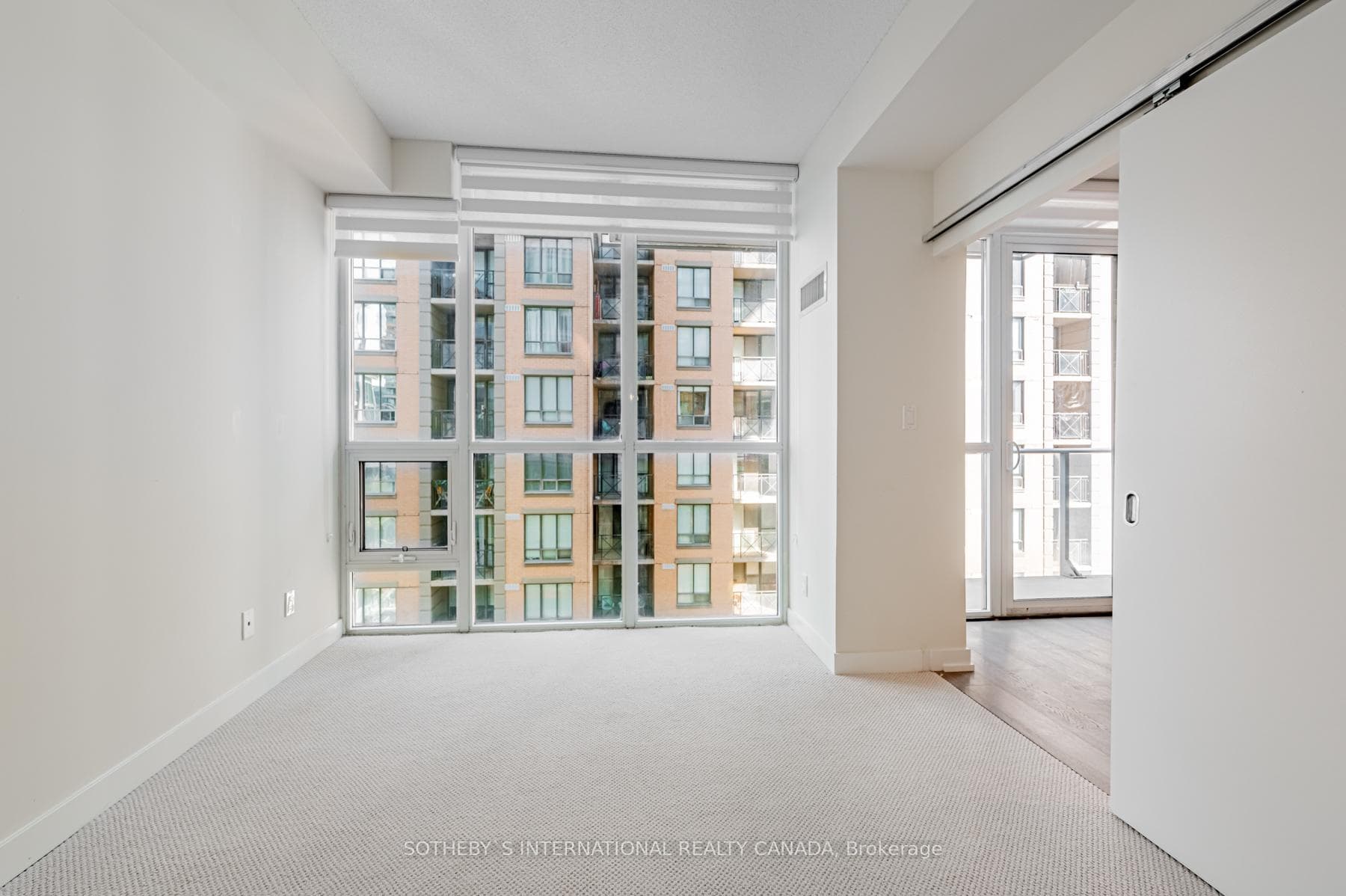 126 Simcoe Street Unit 1105 photo 18