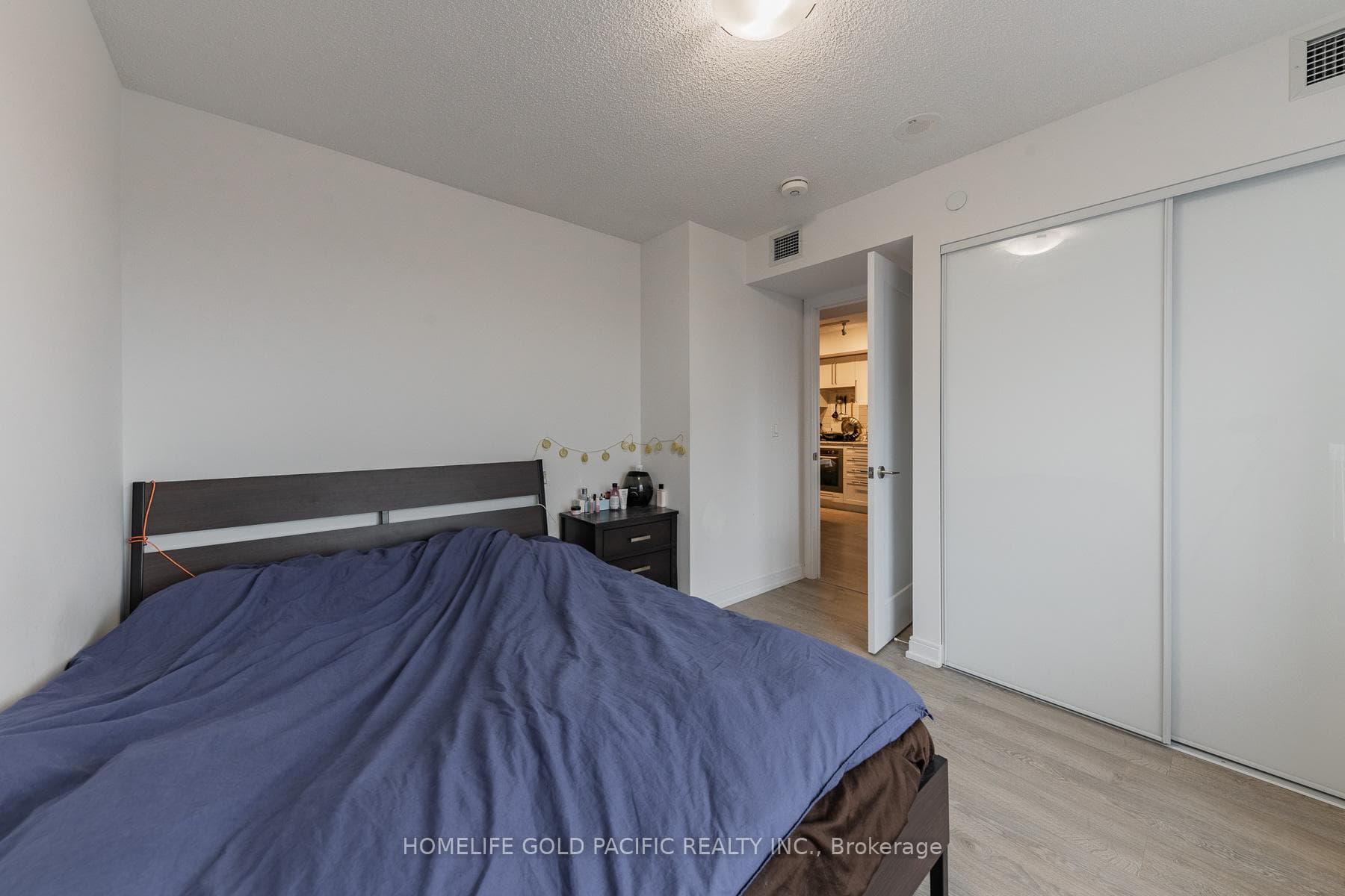275 VILLAGE GREEN Square Unit 1618 photo 22