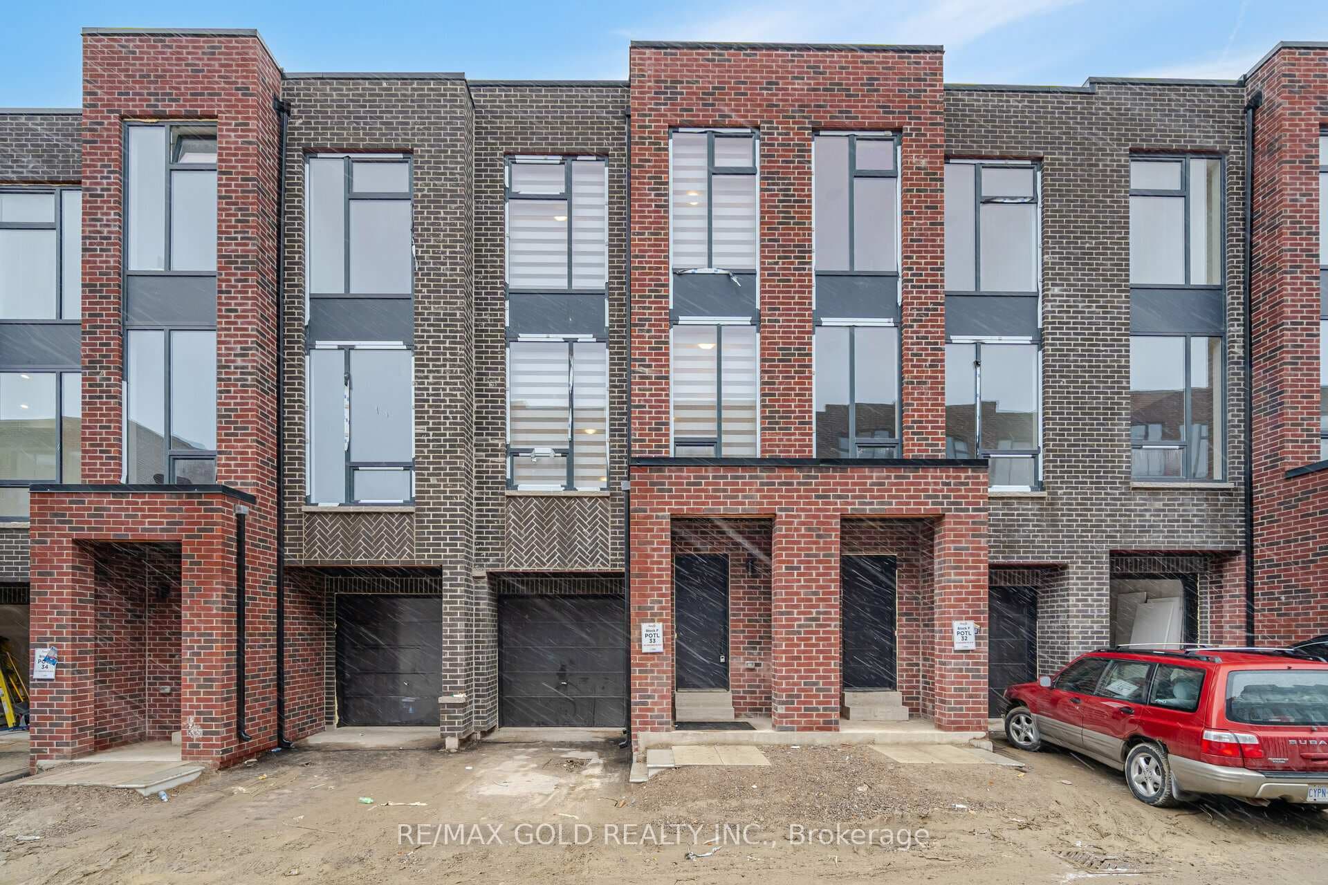 49 Desiree Place Unit 33 photo 1