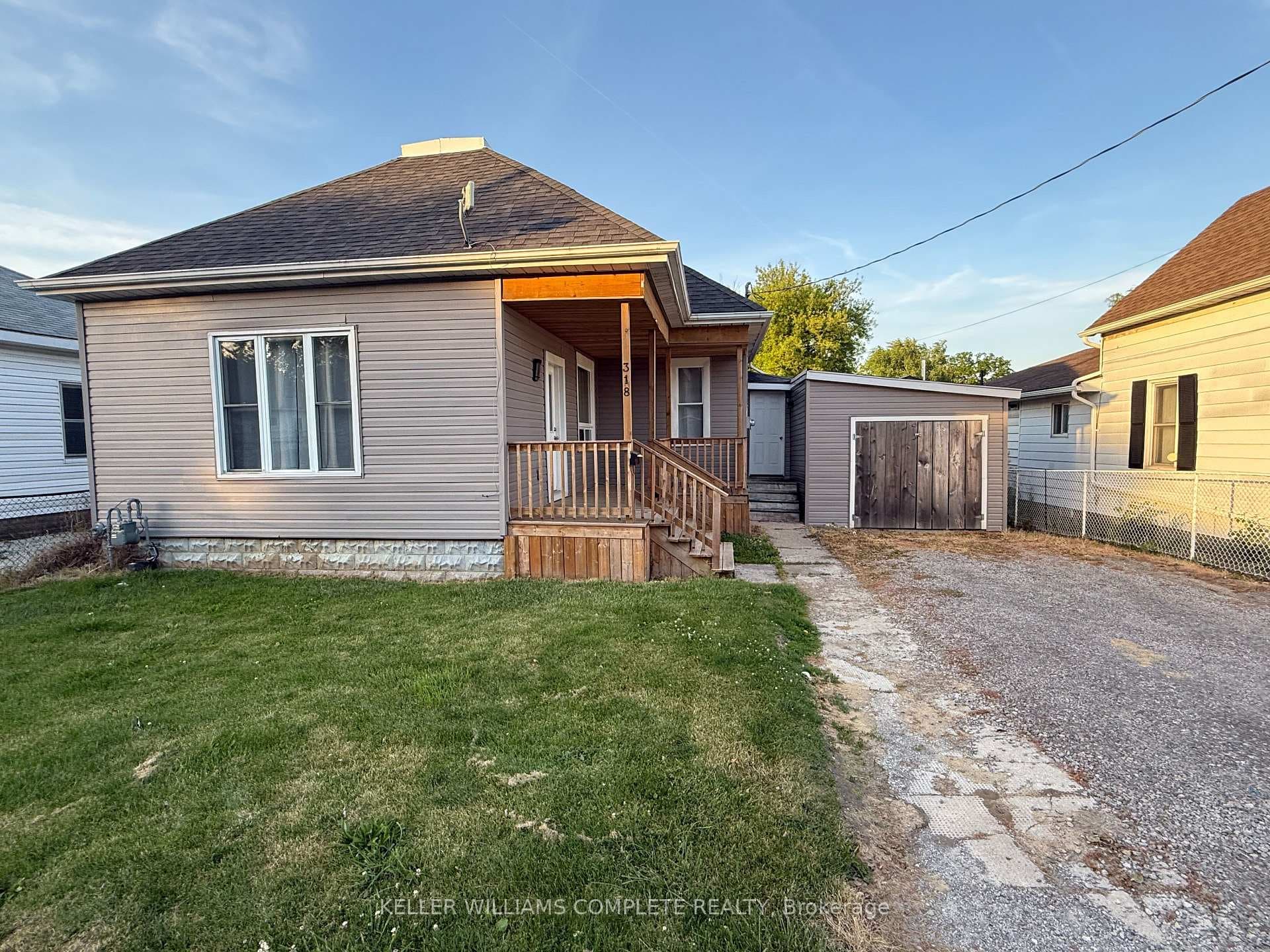 318 Lafontaine Street photo 3