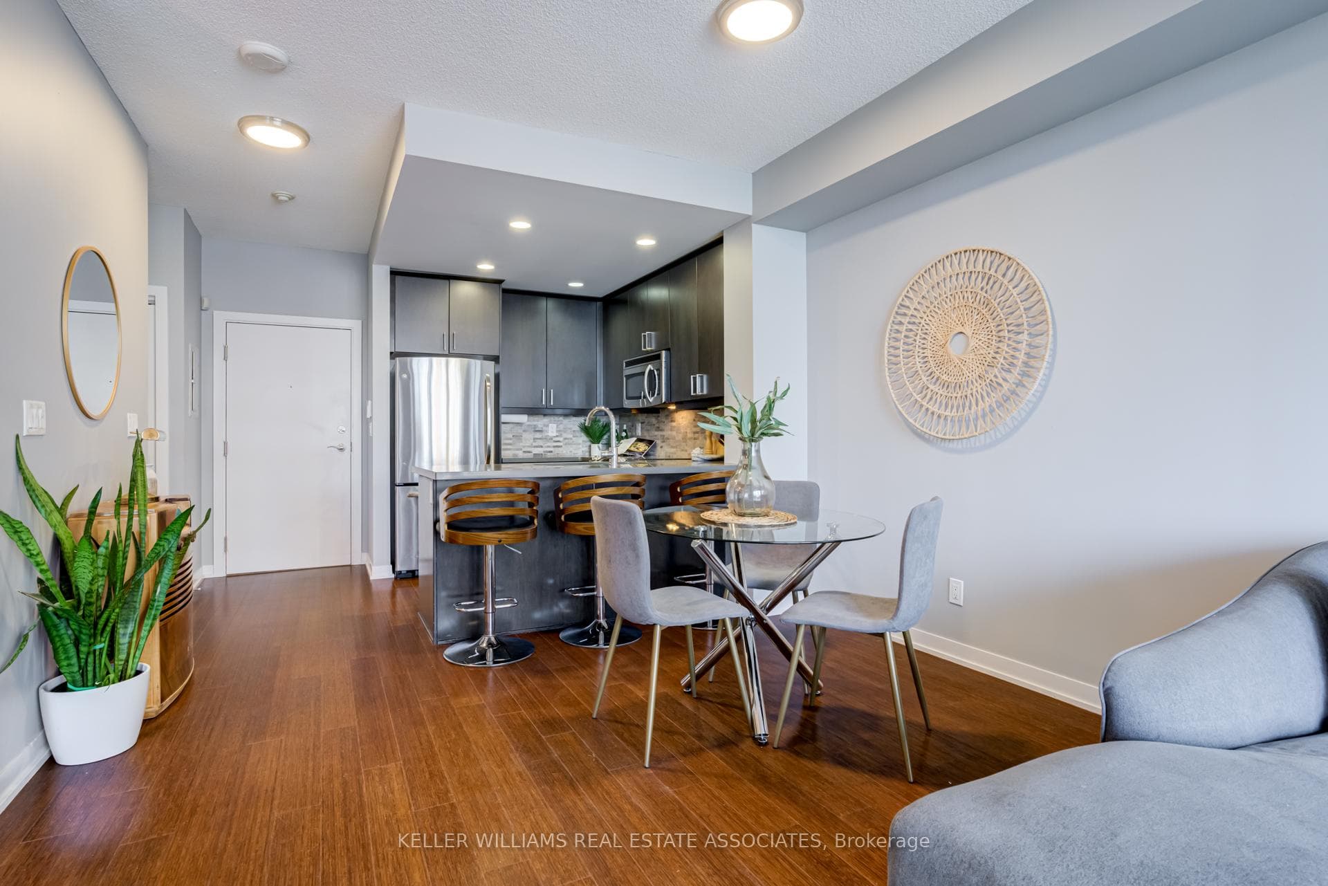 551 Maple Avenue Unit 1108 photo 9
