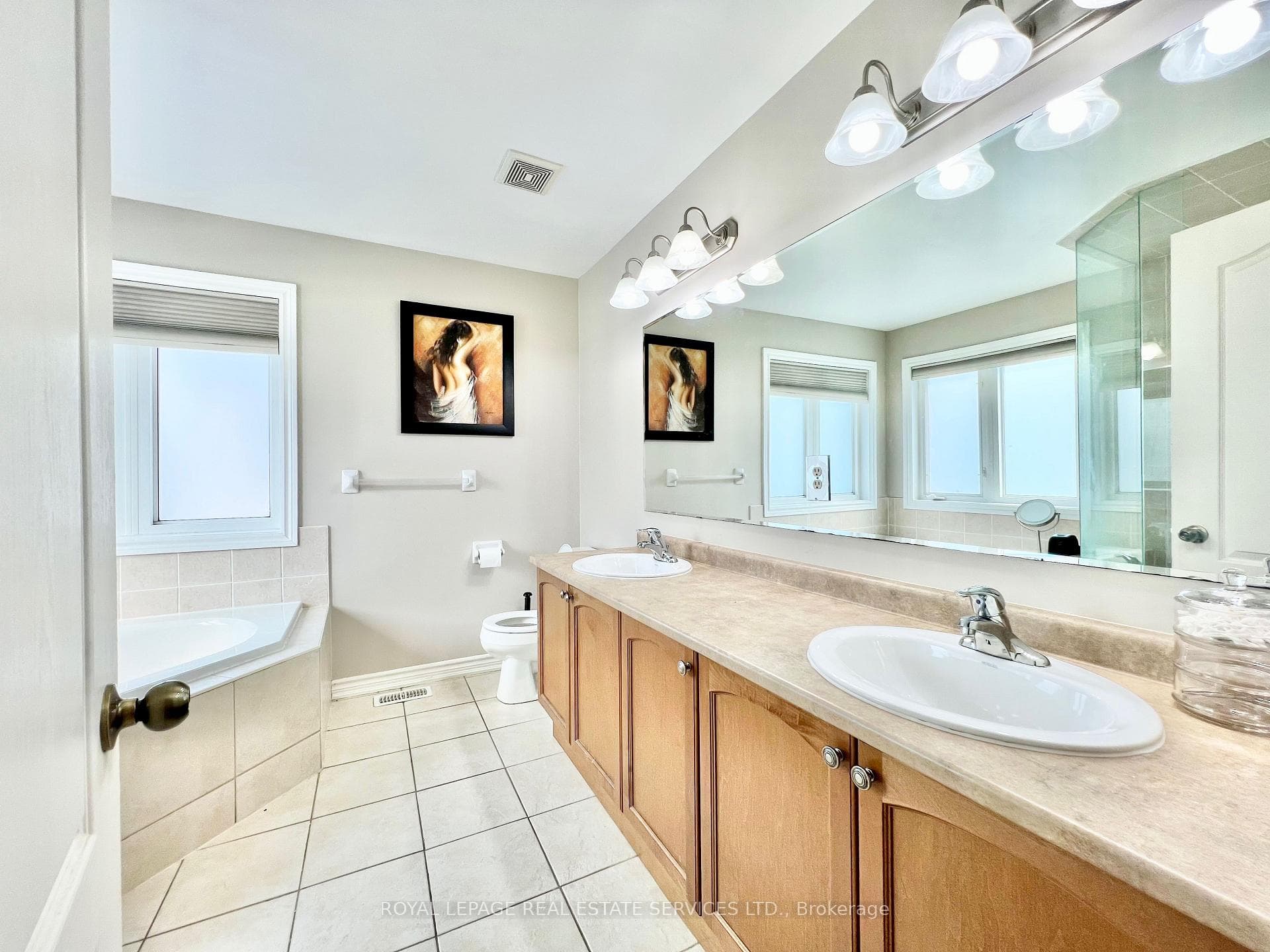 Primary Ensuite 5 piece Bathroom