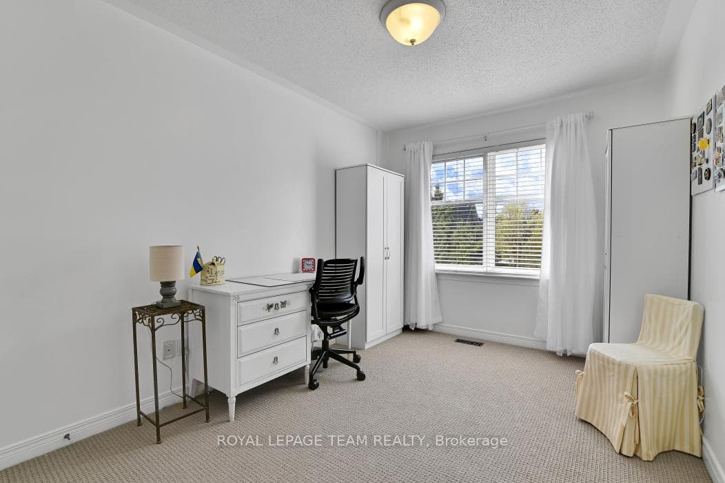 81 Ambiance Drive photo 27