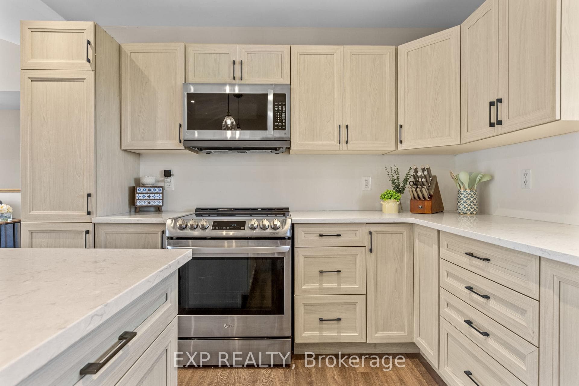4153 Roger Stevens Drive photo 15