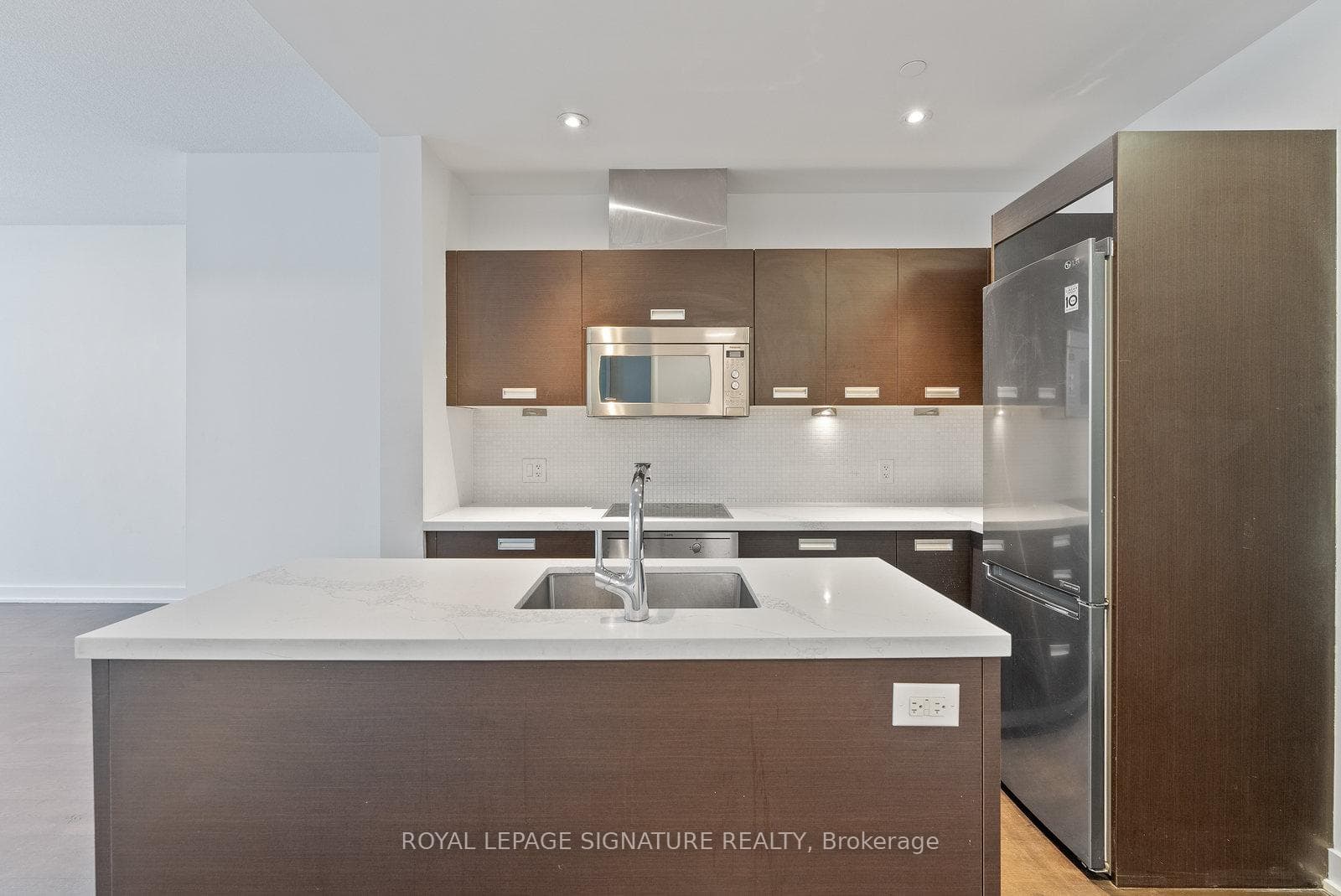 90 Park Lawn Road Unit 503 photo 6