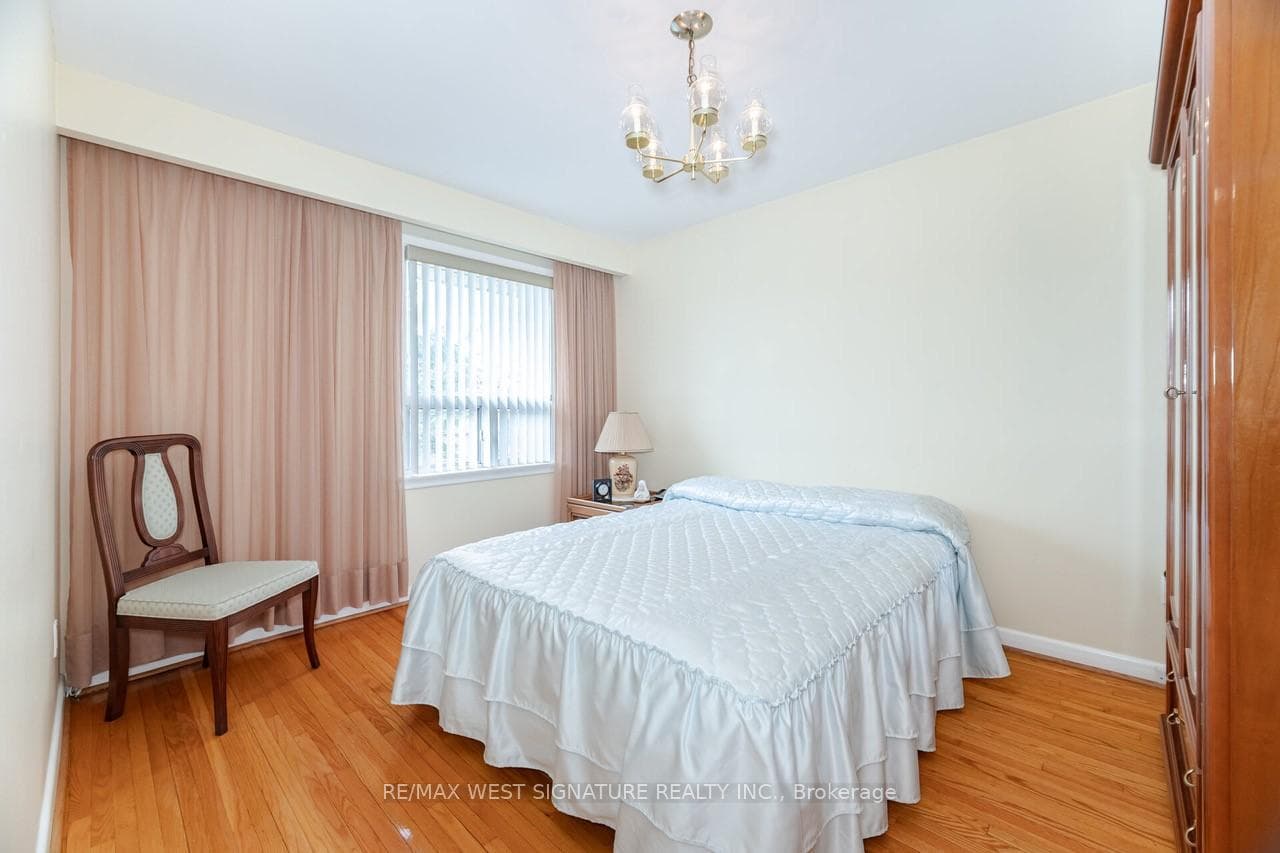 56 Dalegrove Crescent photo 13