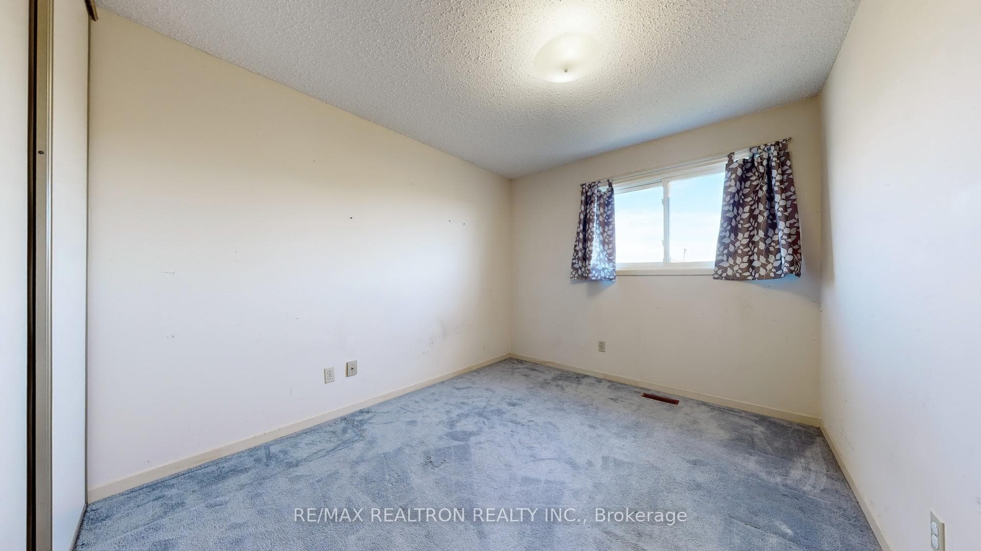 66 Roxanne Crescent photo 28
