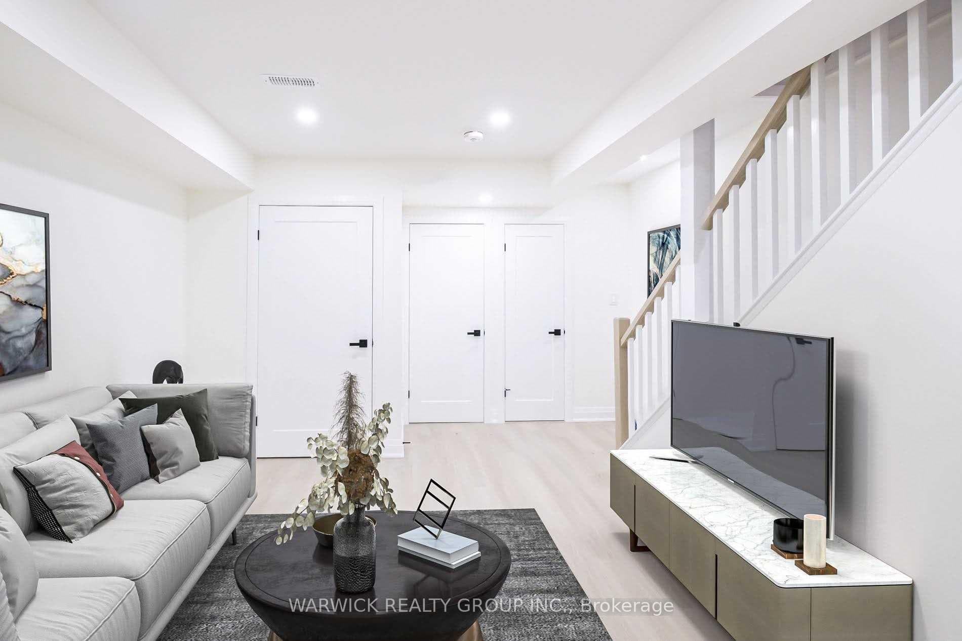 57 Bertmount Avenue Unit Lower photo 19