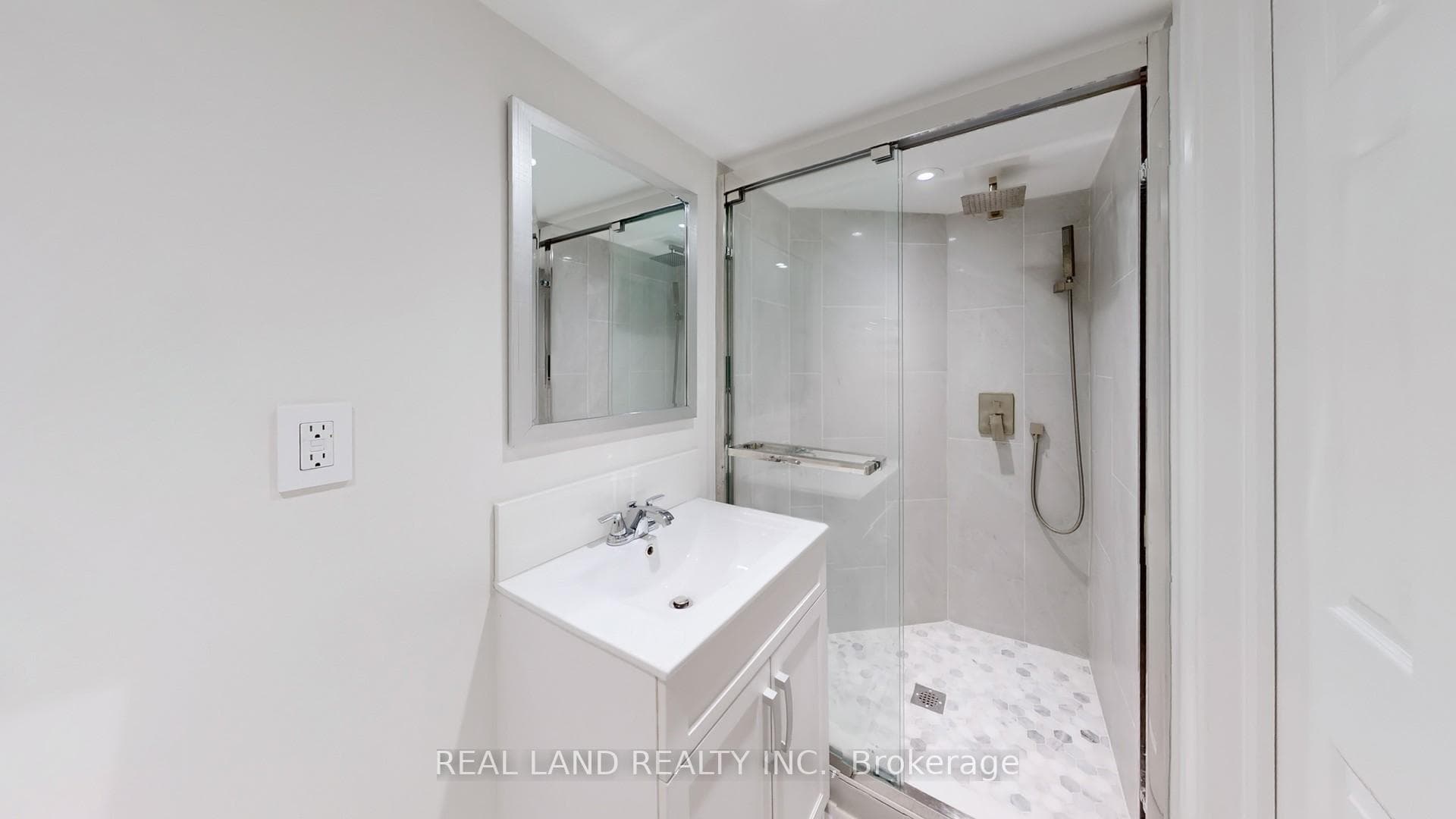 172 Manhattan Drive photo 43