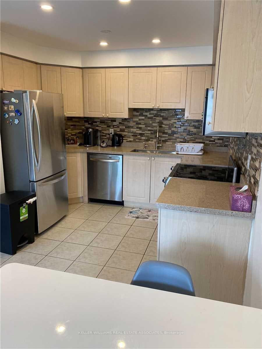 5957 Tenth Line photo 9