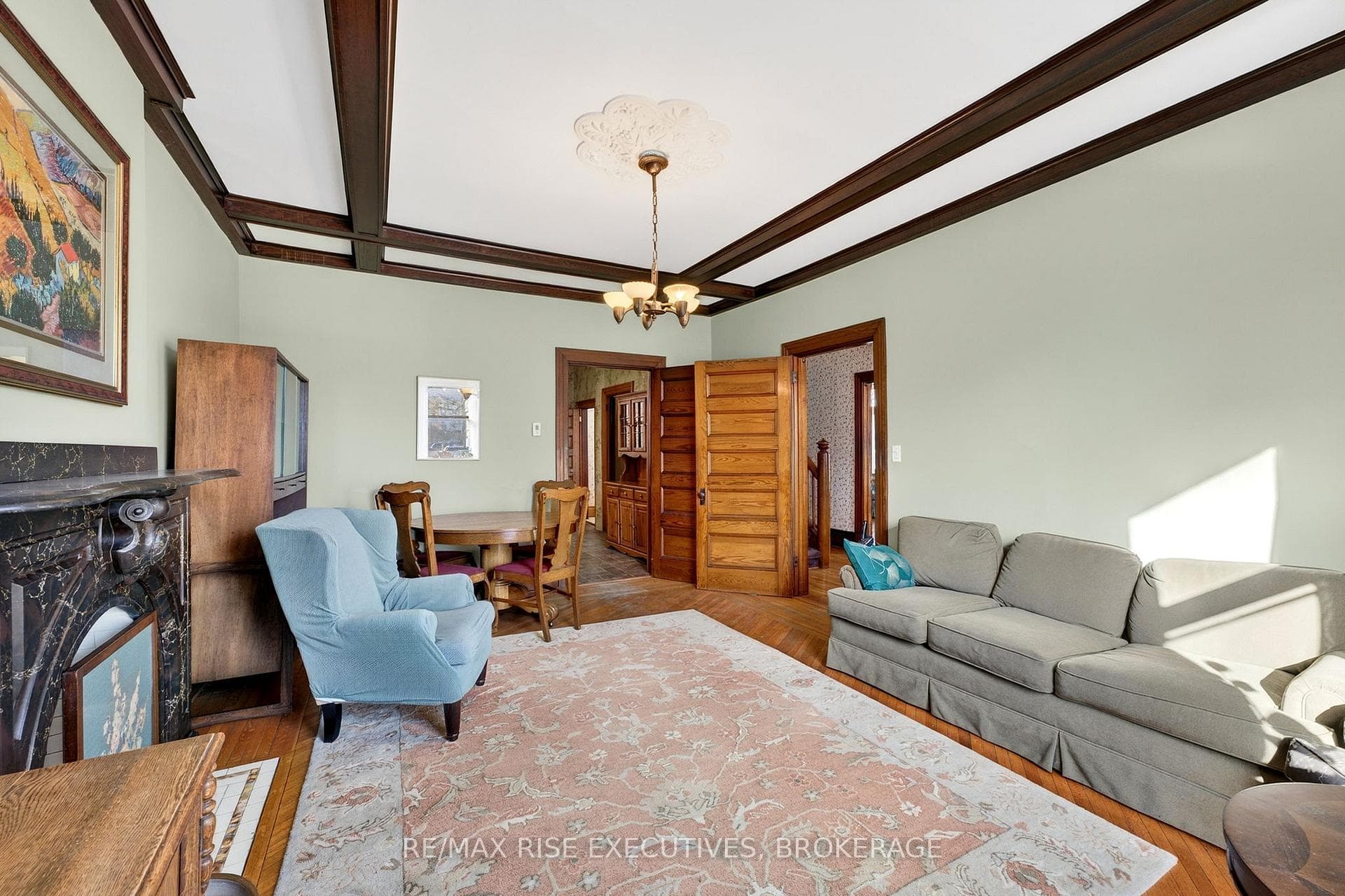 315 Earl Street photo 7