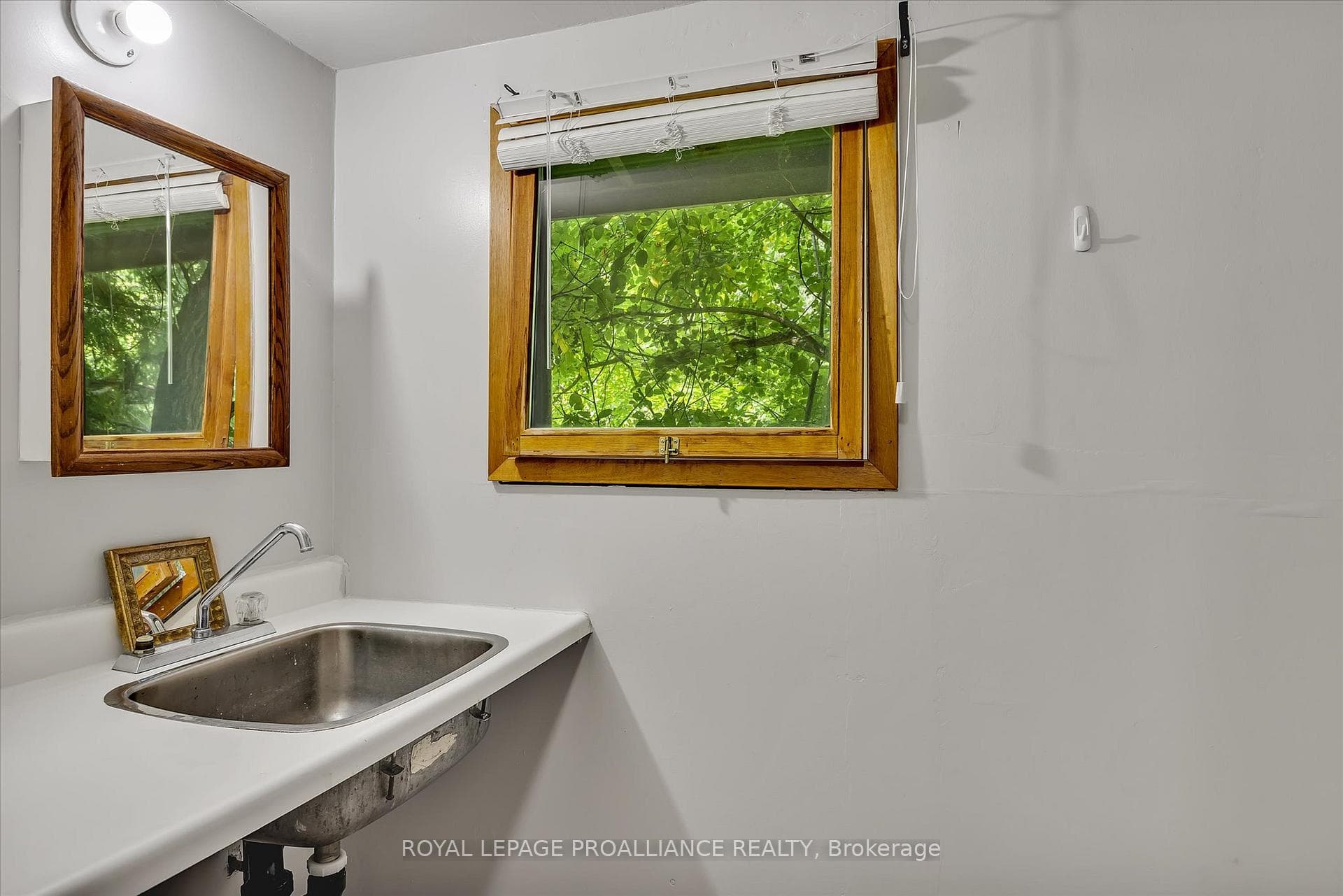 Bunkie Washroom - 2 pc