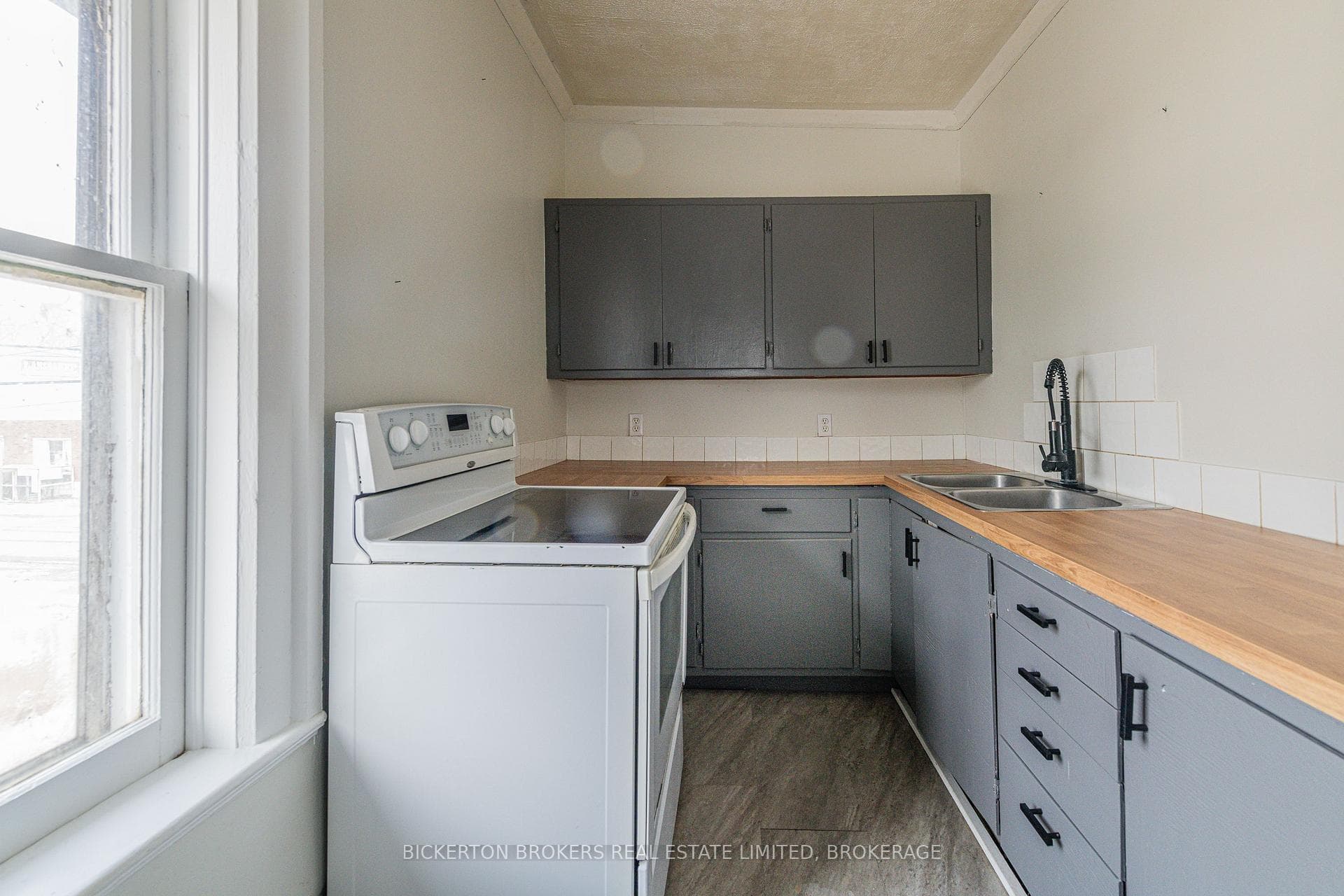 1064 Prince Street photo 17