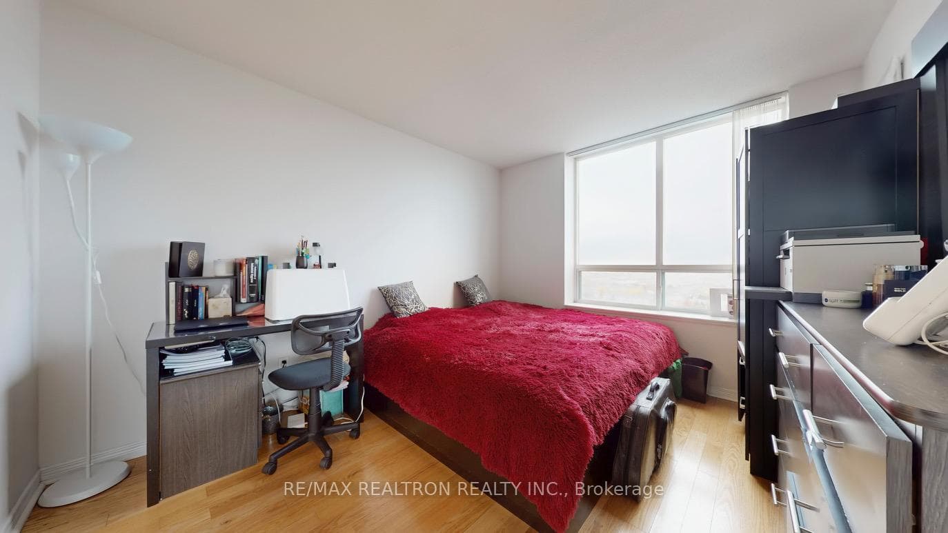 11 Oneida Crescent Unit PH10 photo 20