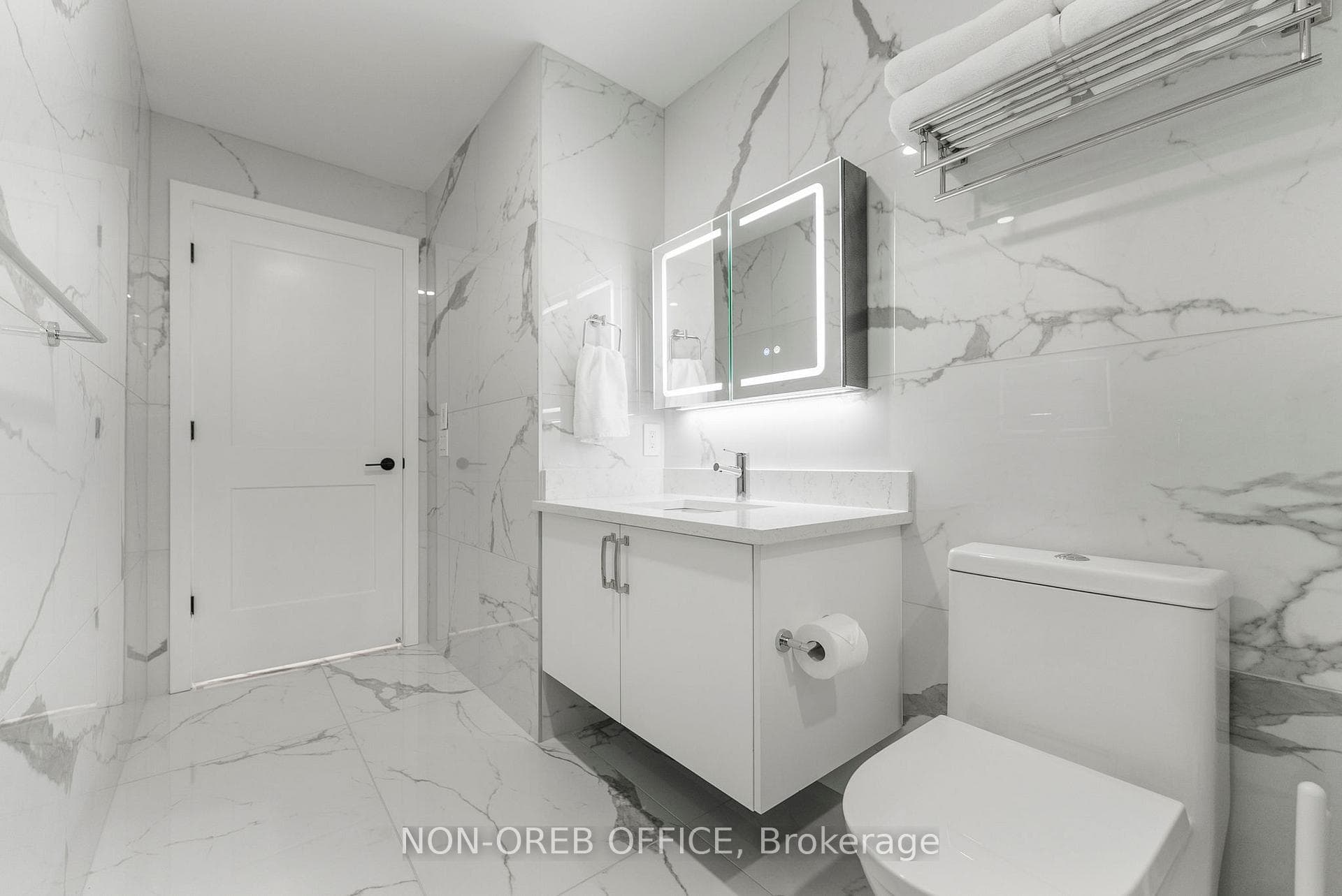 180 George Street Unit PH208 photo 36