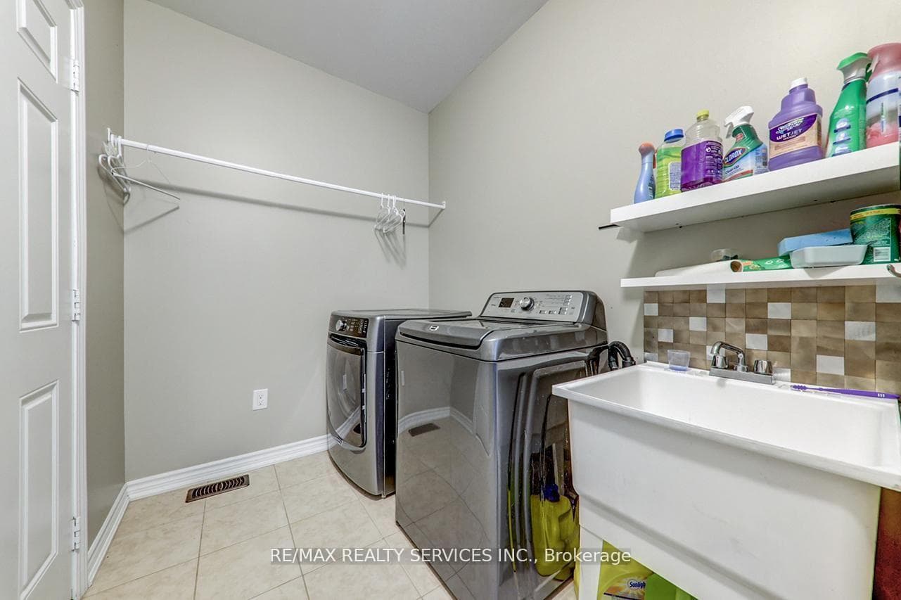 2179 Dawson Crescent photo 17