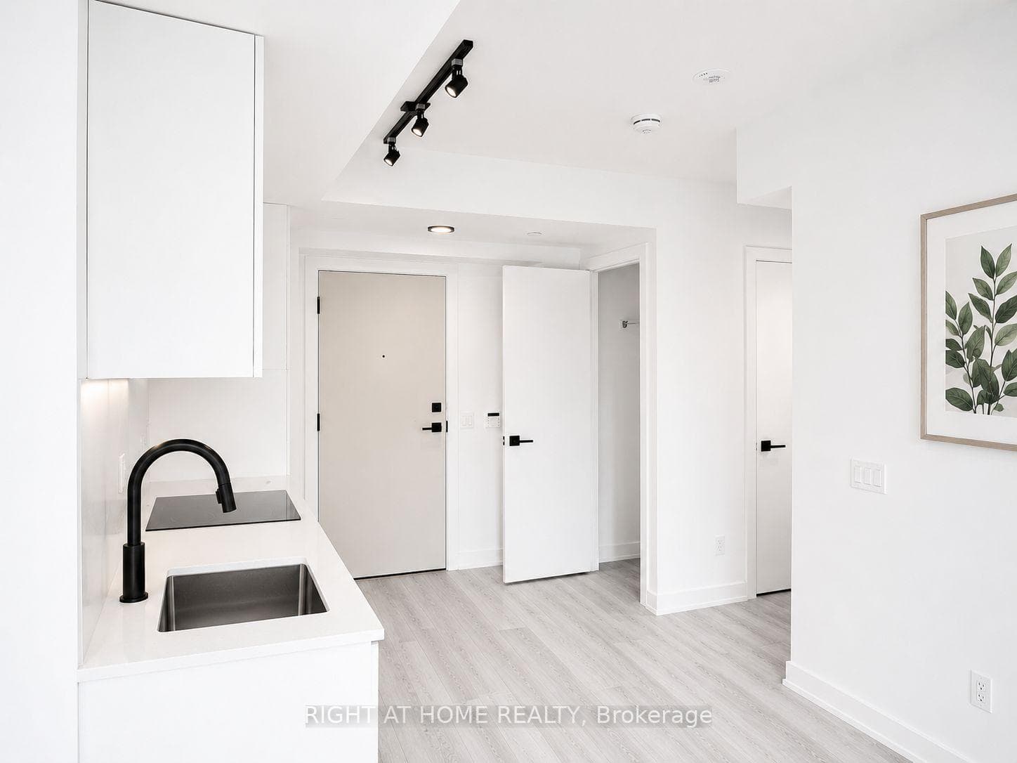 327 King Street Unit 1505 photo 6