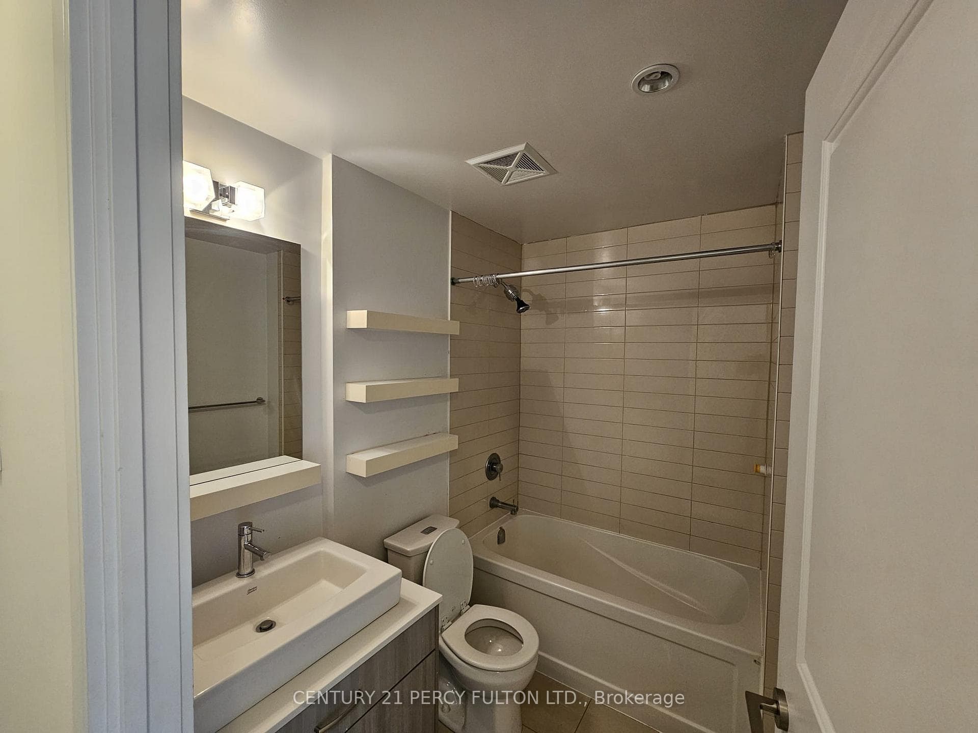 9205 Yonge Street Unit 1609 photo 6