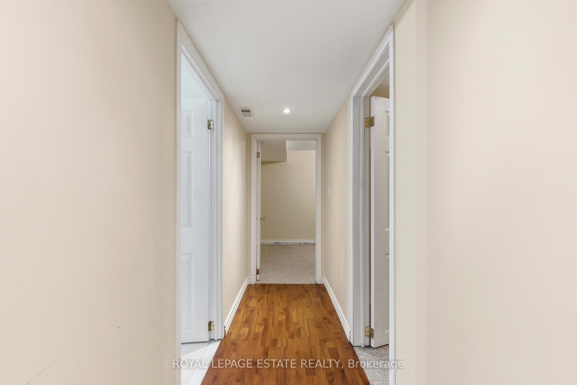 8 Venture Avenue photo 32