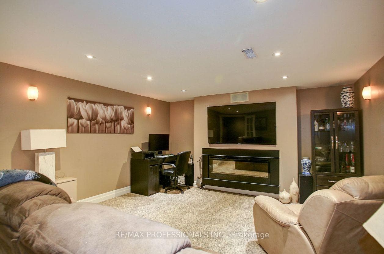 1410 Charles Drive photo 14