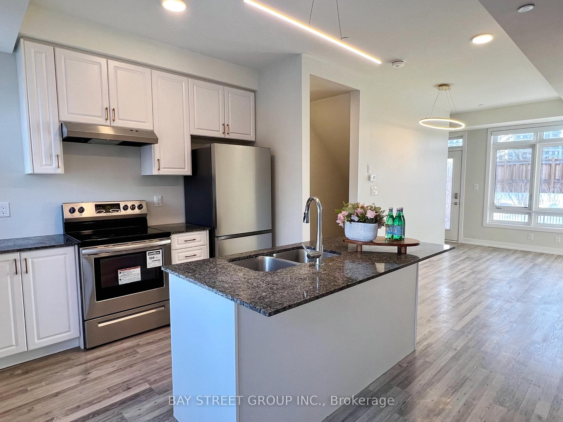 370 Red Maple Road Unit 13 photo 10