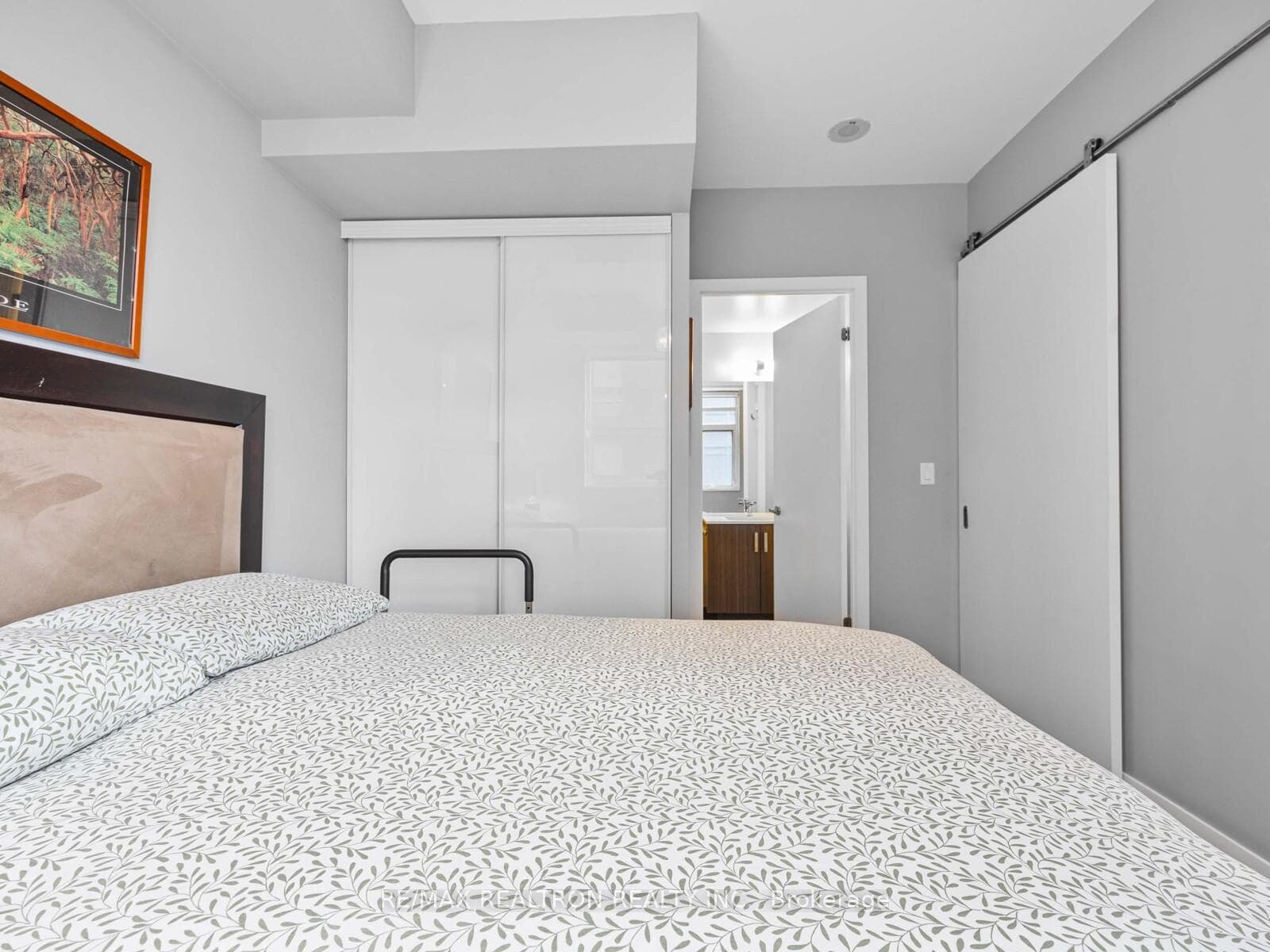 36 Howard Park Avenue Unit 202 photo 14