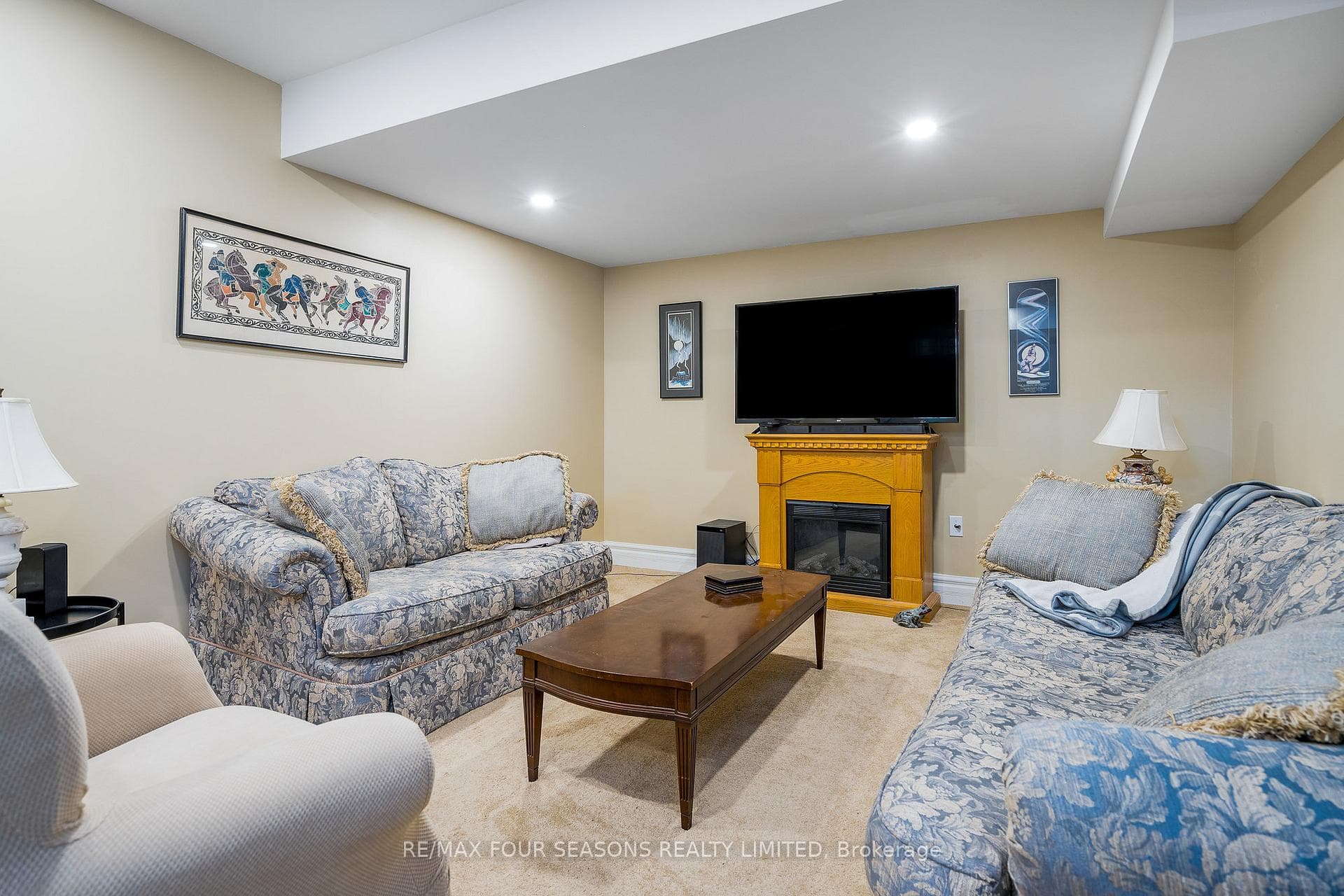 10 Westmount Mews photo 33