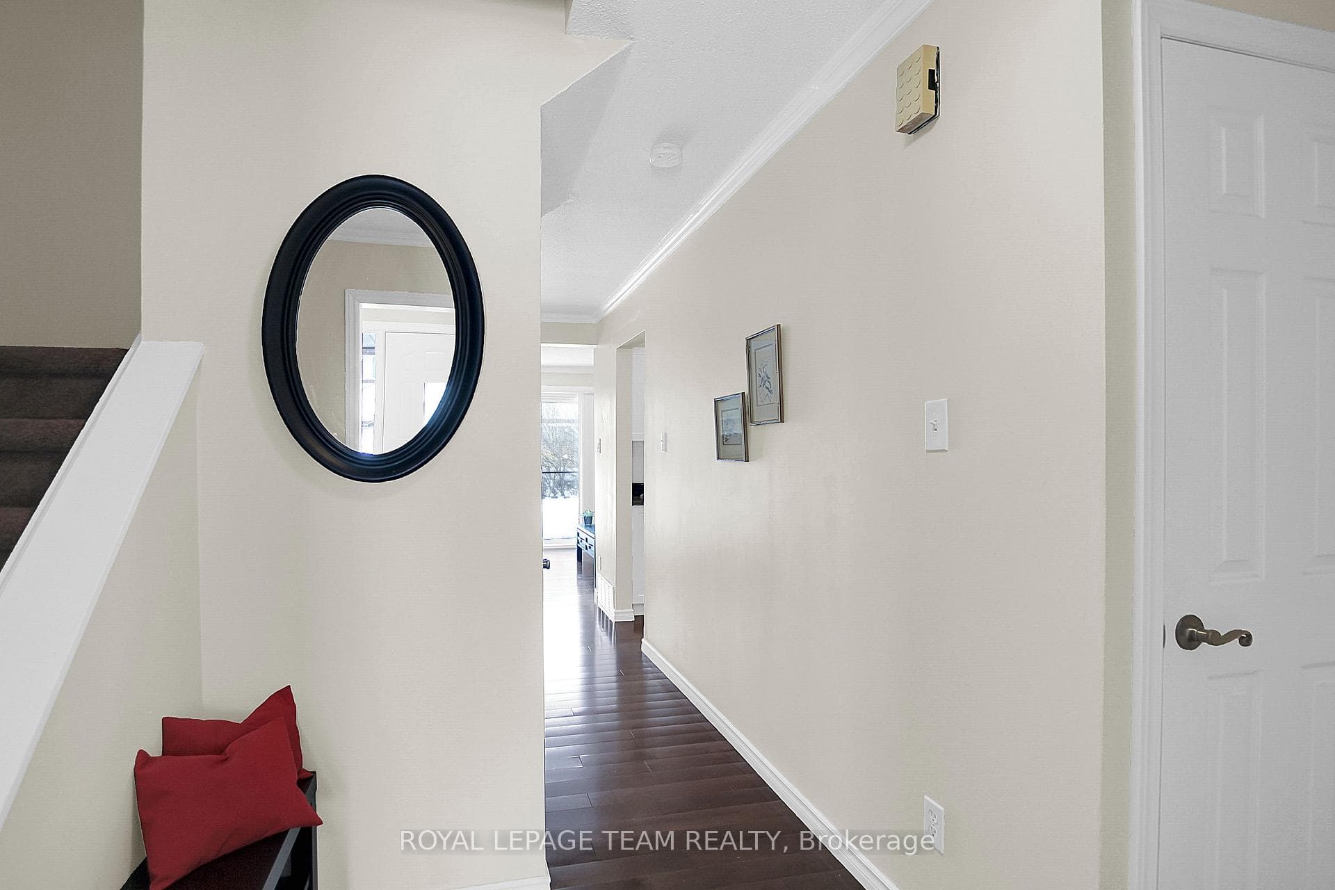 80 Stokes Crescent photo 7