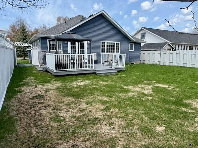 24 Clearwater Crescent photo 2