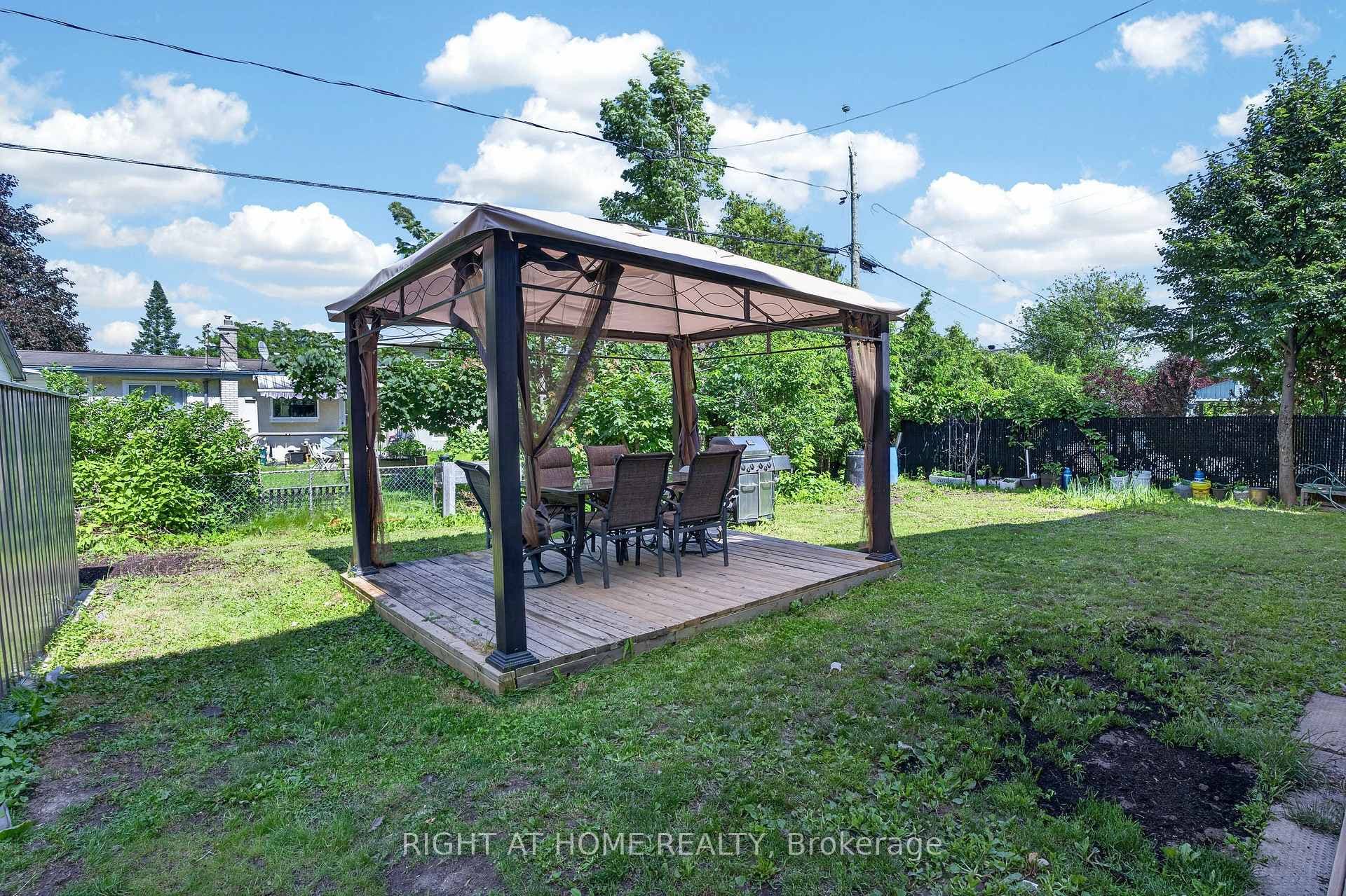 1385 Chartrand Avenue photo 33