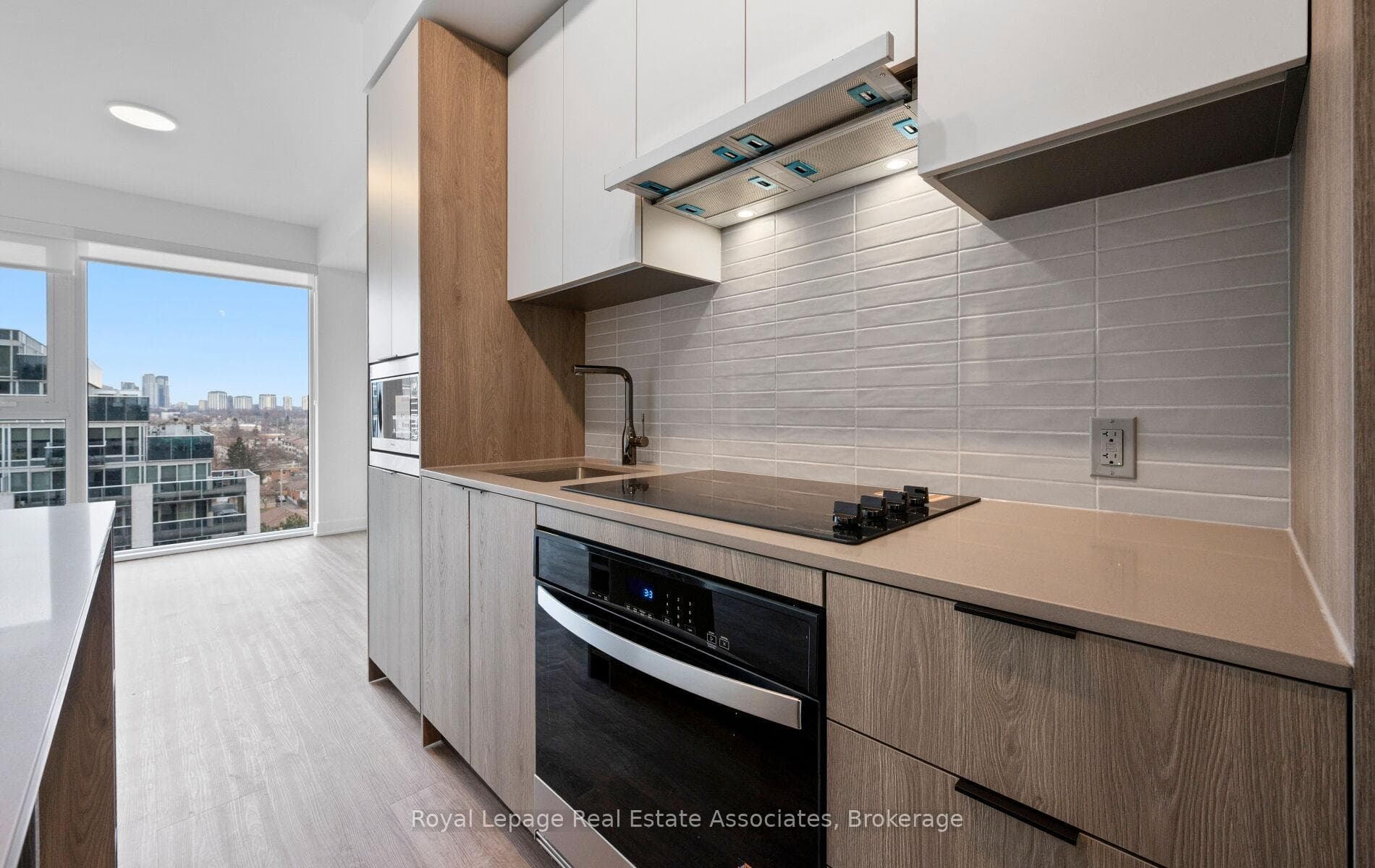 1007 The Queensway N/A Unit 701 photo 9