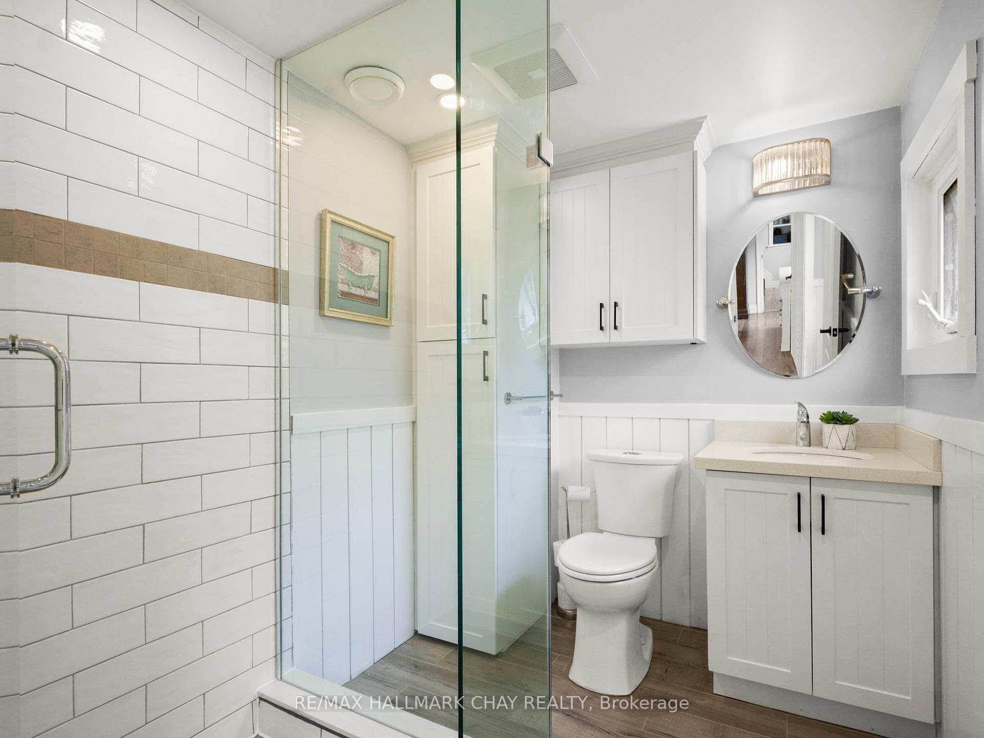 636 Victoria Street photo 32