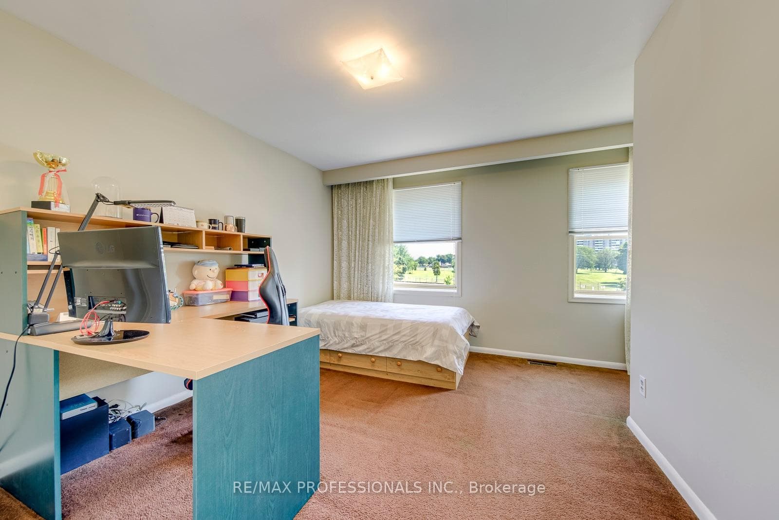 256 Wellesworth Drive photo 14