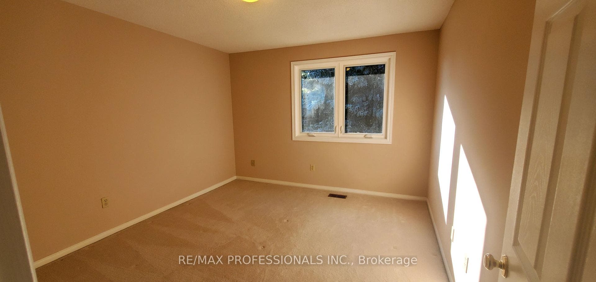 2545 Addingham Crescent photo 23