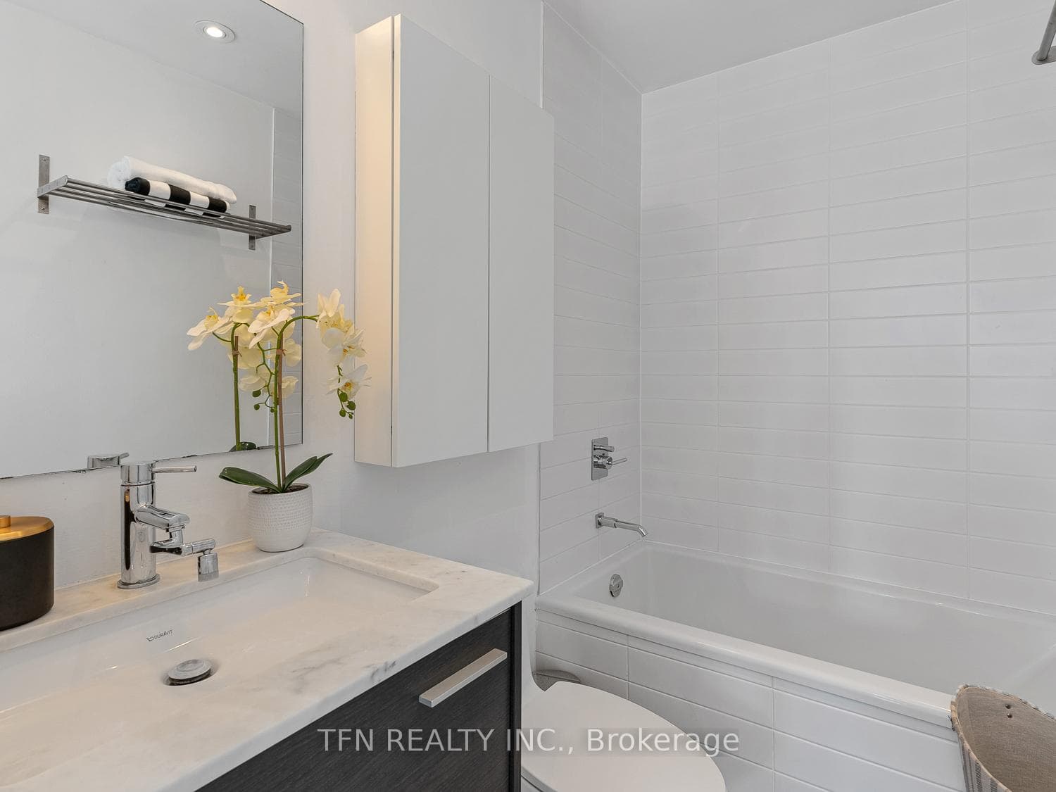 549 King Street Unit 507 photo 32